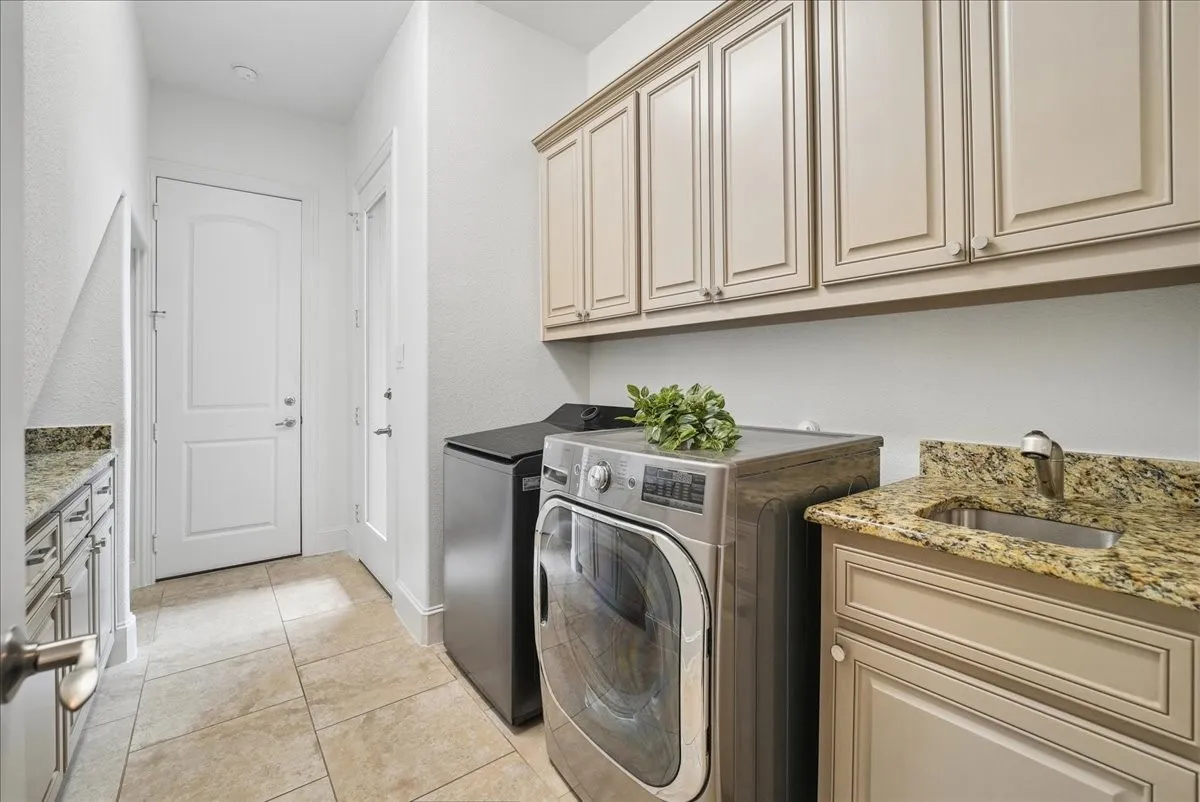 Single Family Residence For Sale in Tarrant County , 516 Cascade Springs Drive, Southlake, Texas 76092, 5 Bedroom, 6 Bathroom, 3 Garage spaces, 4,943 Sqft, built in 2015, mls#21300826, Real Estate Agent in Southlake, Homes For Sale in Tarrant county, Homes For Sale in Southlake, Realtor in Southlake Texas, Real Estate Brokerage Independent Realty Texas, Luminita Cordes Realtor