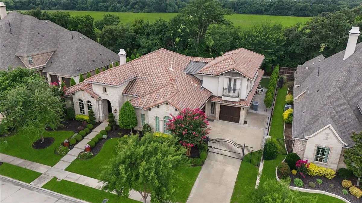 Single Family Residence For Sale in Tarrant County , 516 Cascade Springs Drive, Southlake, Texas 76092, 5 Bedroom, 6 Bathroom, 3 Garage spaces, 4,943 Sqft, built in 2015, mls#21300826, Real Estate Agent in Southlake, Homes For Sale in Tarrant county, Homes For Sale in Southlake, Realtor in Southlake Texas, Real Estate Brokerage Independent Realty Texas, Luminita Cordes Realtor