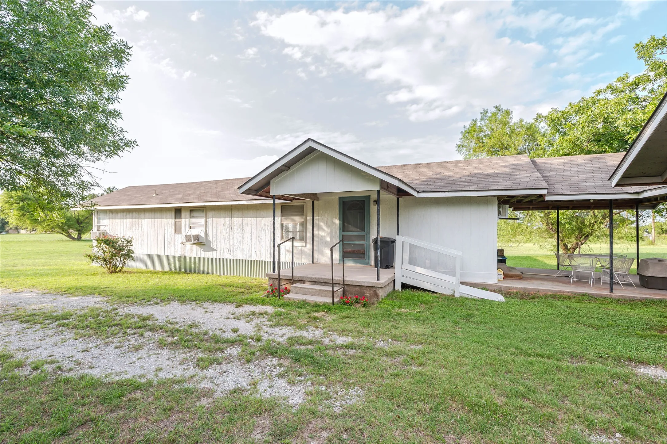 Mobile Home For Sale in Montague County , 1306 Winn Road, Bowie, Texas 76230, 3 Bedroom, 1 Bathroom, Garage spaces, 1,064 Sqft, built in 0, Price $359,000, mls#21309044, Real Estate Agent in Bowie, Homes For Sale in Montague county, Homes For Sale in Bowie, Realtor in Bowie Texas, Real Estate Brokerage Independent Realty Texas, Luminita Cordes Realtor
