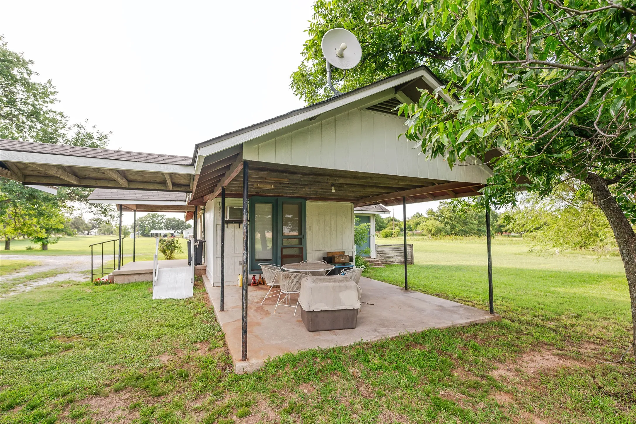 Mobile Home For Sale in Montague County , 1306 Winn Road, Bowie, Texas 76230, 3 Bedroom, 1 Bathroom, Garage spaces, 1,064 Sqft, built in 0, Price $359,000, mls#21309044, Real Estate Agent in Bowie, Homes For Sale in Montague county, Homes For Sale in Bowie, Realtor in Bowie Texas, Real Estate Brokerage Independent Realty Texas, Luminita Cordes Realtor