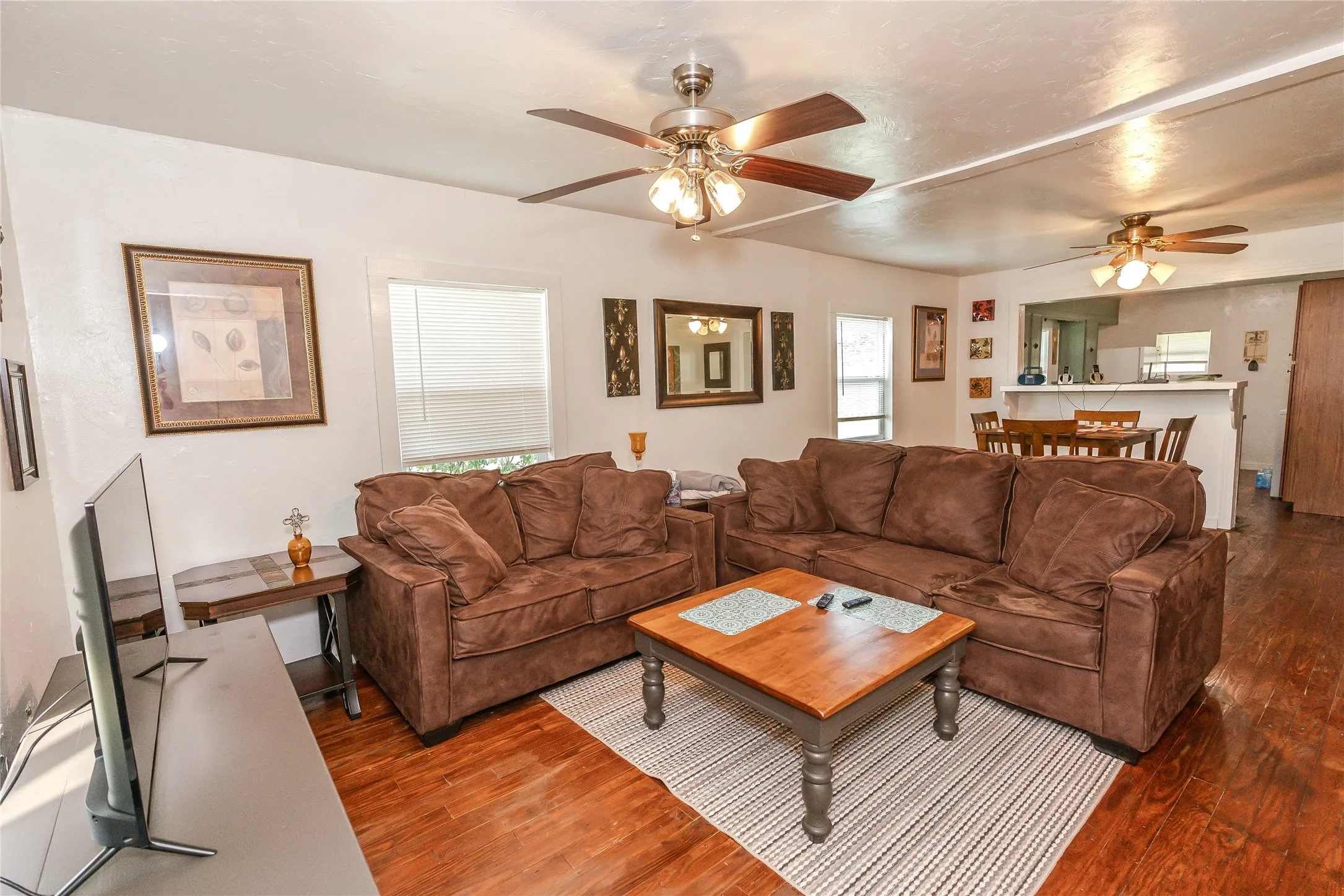 Mobile Home For Sale in Montague County , 1306 Winn Road, Bowie, Texas 76230, 3 Bedroom, 1 Bathroom, Garage spaces, 1,064 Sqft, built in 0, Price $359,000, mls#21309044, Real Estate Agent in Bowie, Homes For Sale in Montague county, Homes For Sale in Bowie, Realtor in Bowie Texas, Real Estate Brokerage Independent Realty Texas, Luminita Cordes Realtor