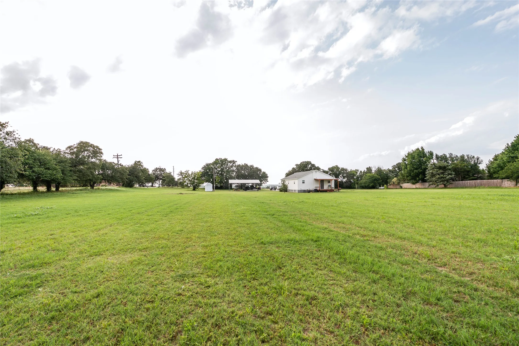 Mobile Home For Sale in Montague County , 1306 Winn Road, Bowie, Texas 76230, 3 Bedroom, 1 Bathroom, Garage spaces, 1,064 Sqft, built in 0, Price $359,000, mls#21309044, Real Estate Agent in Bowie, Homes For Sale in Montague county, Homes For Sale in Bowie, Realtor in Bowie Texas, Real Estate Brokerage Independent Realty Texas, Luminita Cordes Realtor