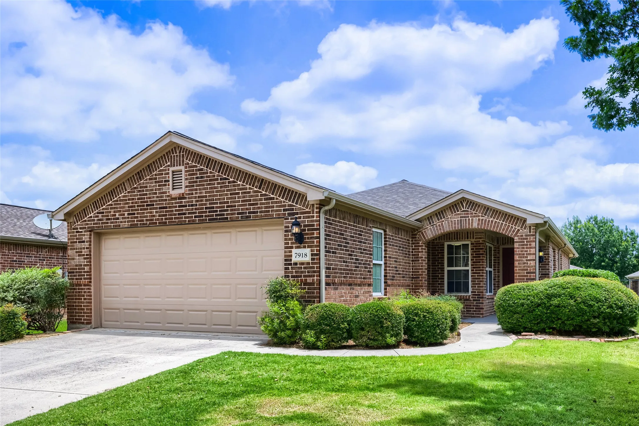 Single Family Residence For Sale in Denton County , 7918 Tatum Drive, Frisco, Texas 75036, 2 Bedroom, 2 Bathroom, Garage spaces, 1,307 Sqft, built in 2010, mls#21257653, Real Estate Agent in Frisco, Homes For Sale in Denton county, Homes For Sale in Frisco, Realtor in Frisco Texas, Real Estate Brokerage Independent Realty Texas, Luminita Cordes Realtor