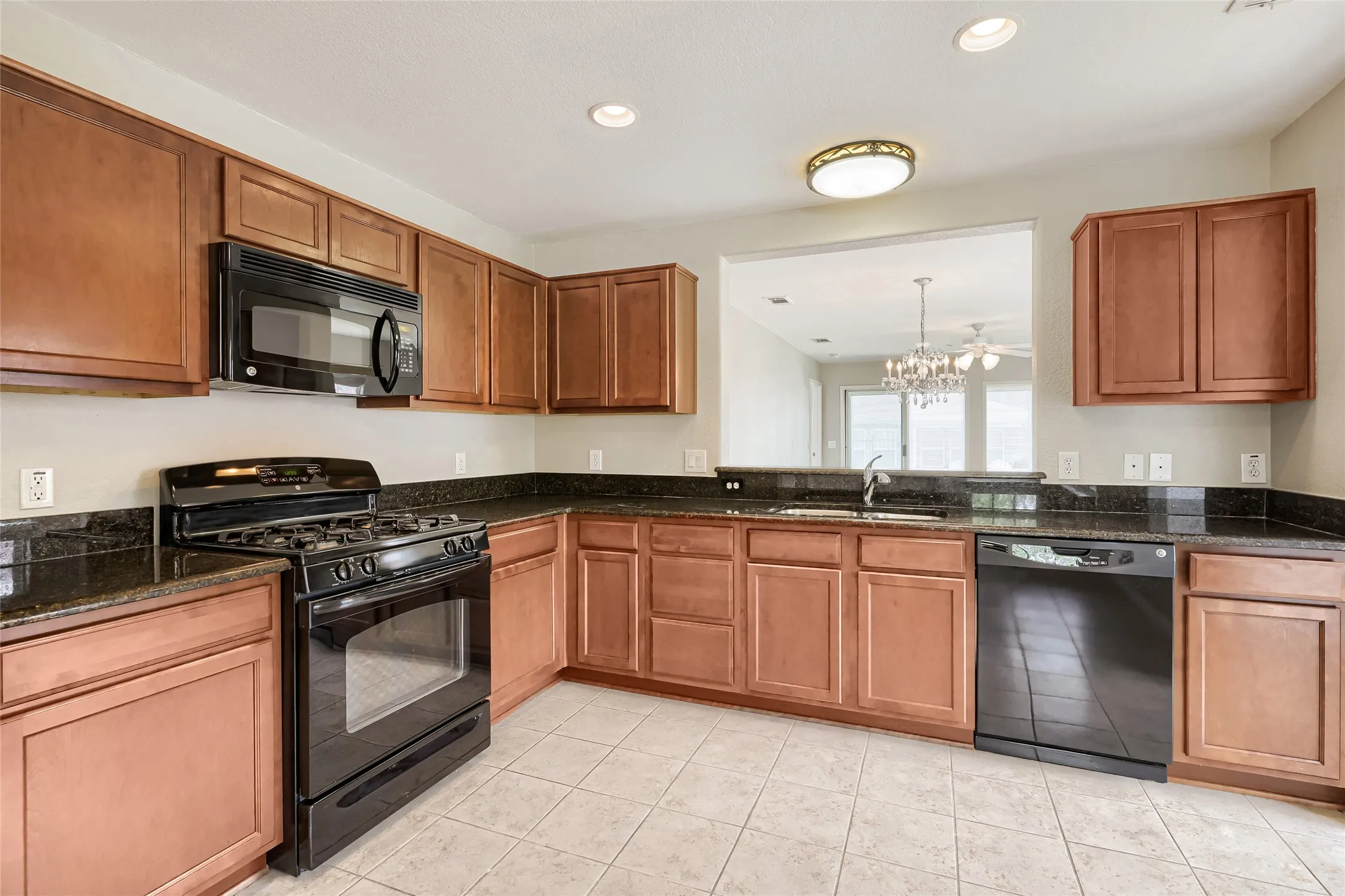 Single Family Residence For Sale in Denton County , 7918 Tatum Drive, Frisco, Texas 75036, 2 Bedroom, 2 Bathroom, Garage spaces, 1,307 Sqft, built in 2010, mls#21257653, Real Estate Agent in Frisco, Homes For Sale in Denton county, Homes For Sale in Frisco, Realtor in Frisco Texas, Real Estate Brokerage Independent Realty Texas, Luminita Cordes Realtor