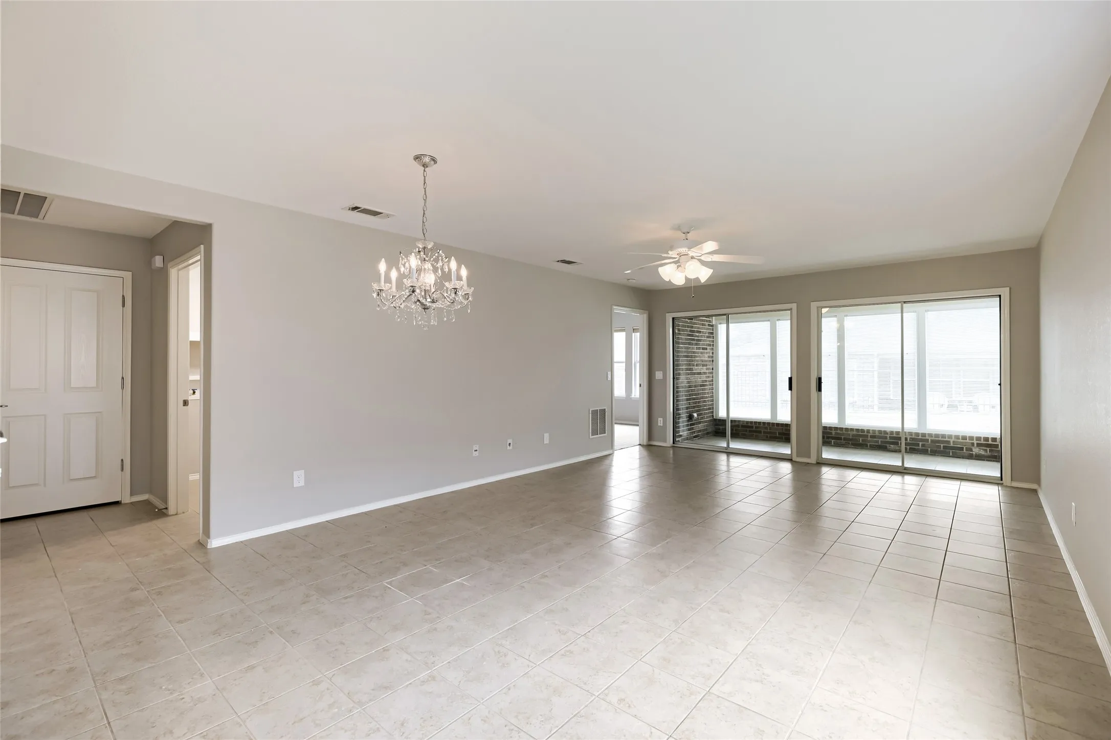 Single Family Residence For Sale in Denton County , 7918 Tatum Drive, Frisco, Texas 75036, 2 Bedroom, 2 Bathroom, Garage spaces, 1,307 Sqft, built in 2010, mls#21257653, Real Estate Agent in Frisco, Homes For Sale in Denton county, Homes For Sale in Frisco, Realtor in Frisco Texas, Real Estate Brokerage Independent Realty Texas, Luminita Cordes Realtor
