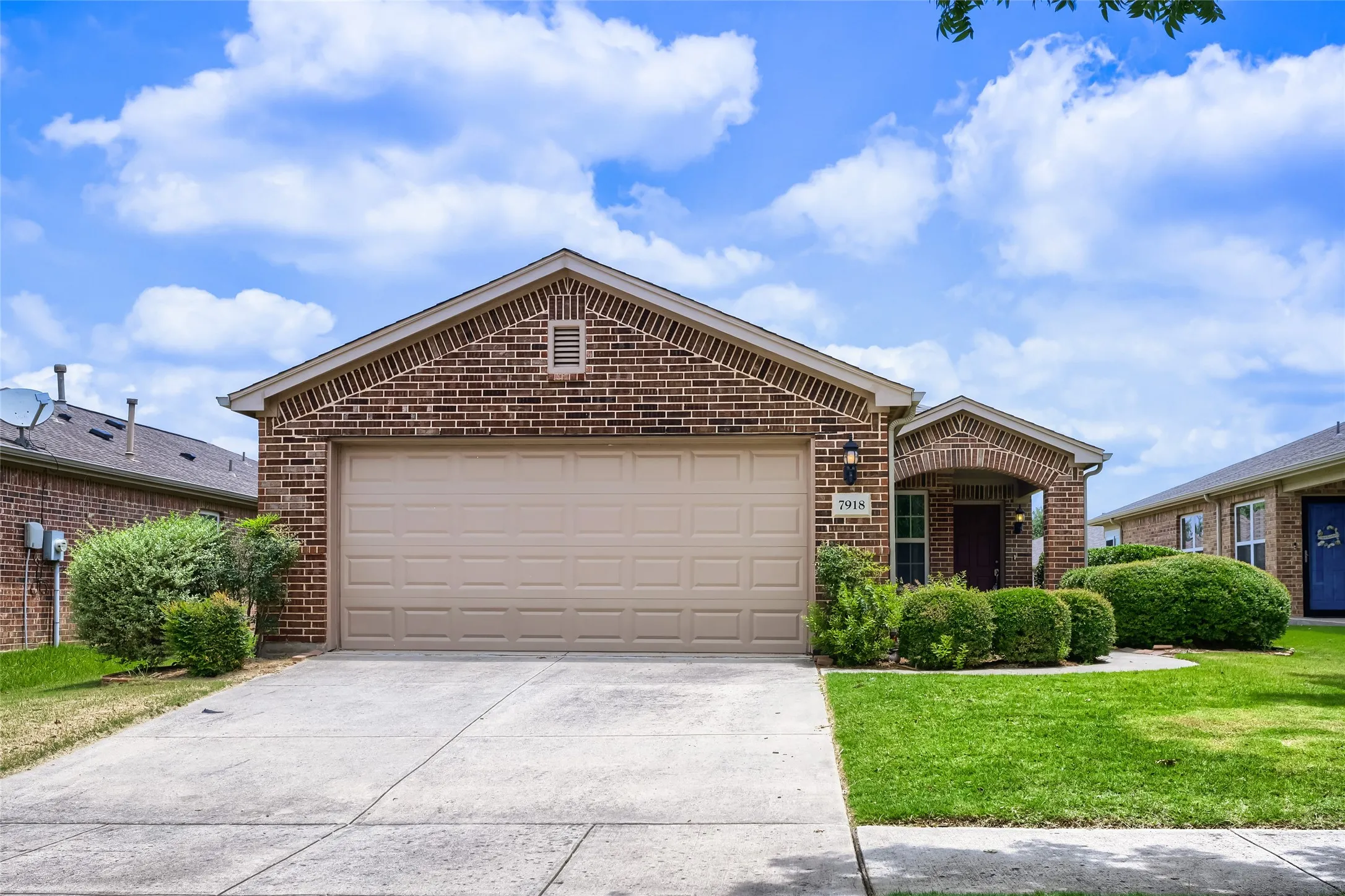 Single Family Residence For Sale in Denton County , 7918 Tatum Drive, Frisco, Texas 75036, 2 Bedroom, 2 Bathroom, Garage spaces, 1,307 Sqft, built in 2010, mls#21257653, Real Estate Agent in Frisco, Homes For Sale in Denton county, Homes For Sale in Frisco, Realtor in Frisco Texas, Real Estate Brokerage Independent Realty Texas, Luminita Cordes Realtor