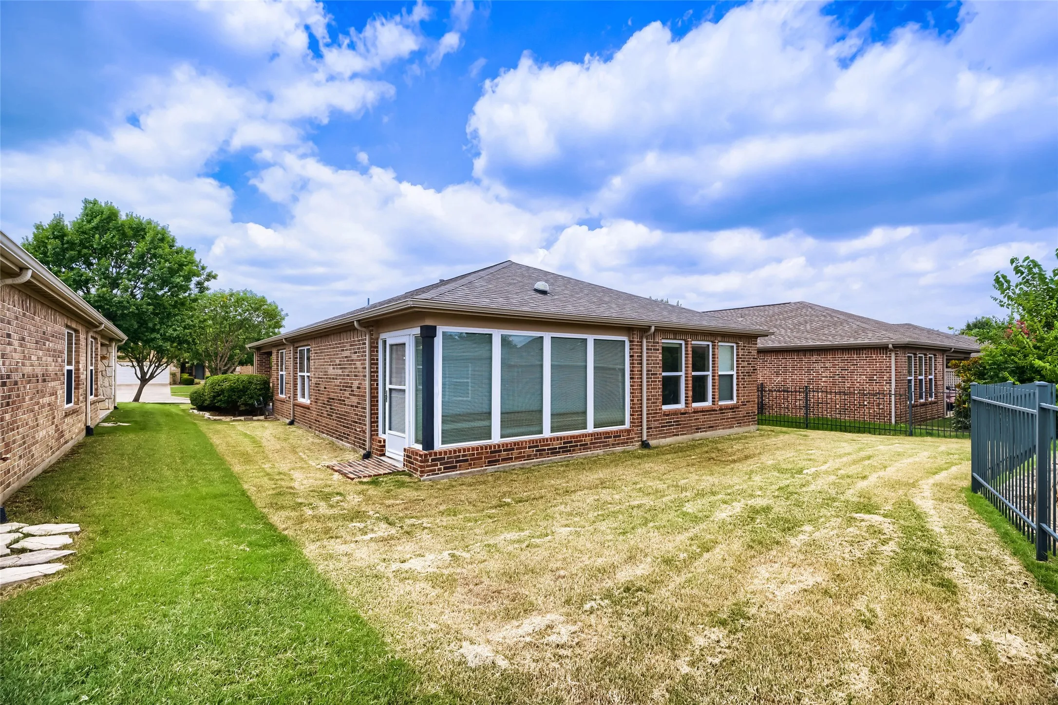 Single Family Residence For Sale in Denton County , 7918 Tatum Drive, Frisco, Texas 75036, 2 Bedroom, 2 Bathroom, Garage spaces, 1,307 Sqft, built in 2010, mls#21257653, Real Estate Agent in Frisco, Homes For Sale in Denton county, Homes For Sale in Frisco, Realtor in Frisco Texas, Real Estate Brokerage Independent Realty Texas, Luminita Cordes Realtor