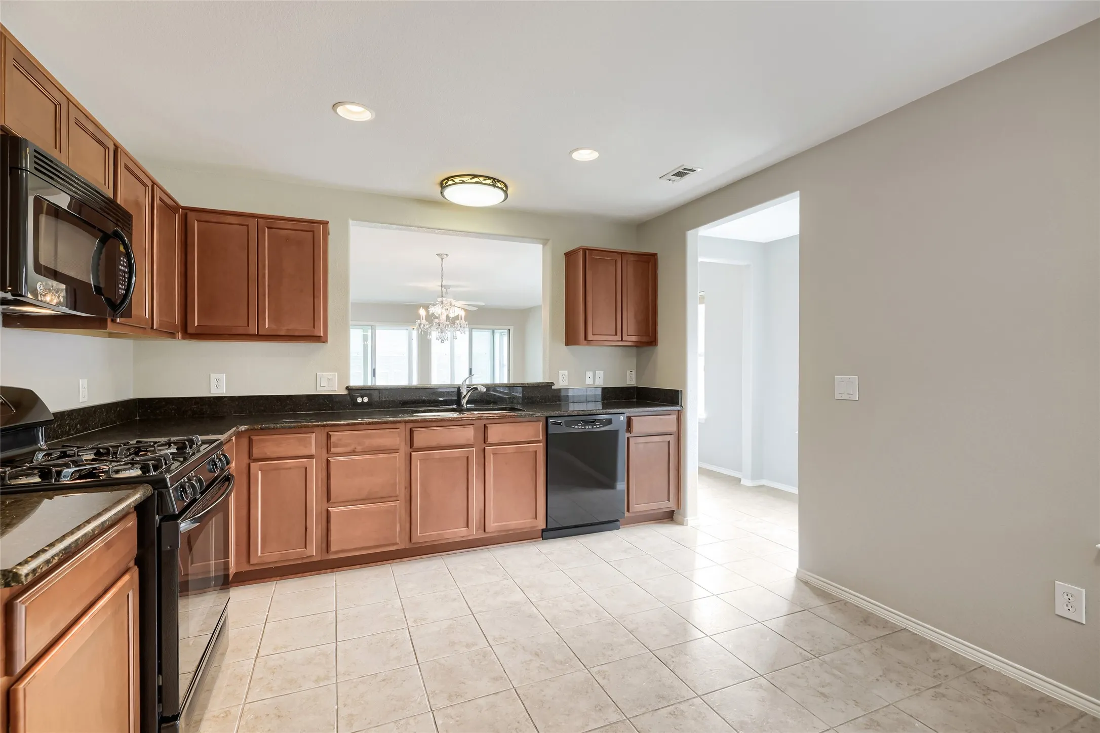 Single Family Residence For Sale in Denton County , 7918 Tatum Drive, Frisco, Texas 75036, 2 Bedroom, 2 Bathroom, Garage spaces, 1,307 Sqft, built in 2010, mls#21257653, Real Estate Agent in Frisco, Homes For Sale in Denton county, Homes For Sale in Frisco, Realtor in Frisco Texas, Real Estate Brokerage Independent Realty Texas, Luminita Cordes Realtor