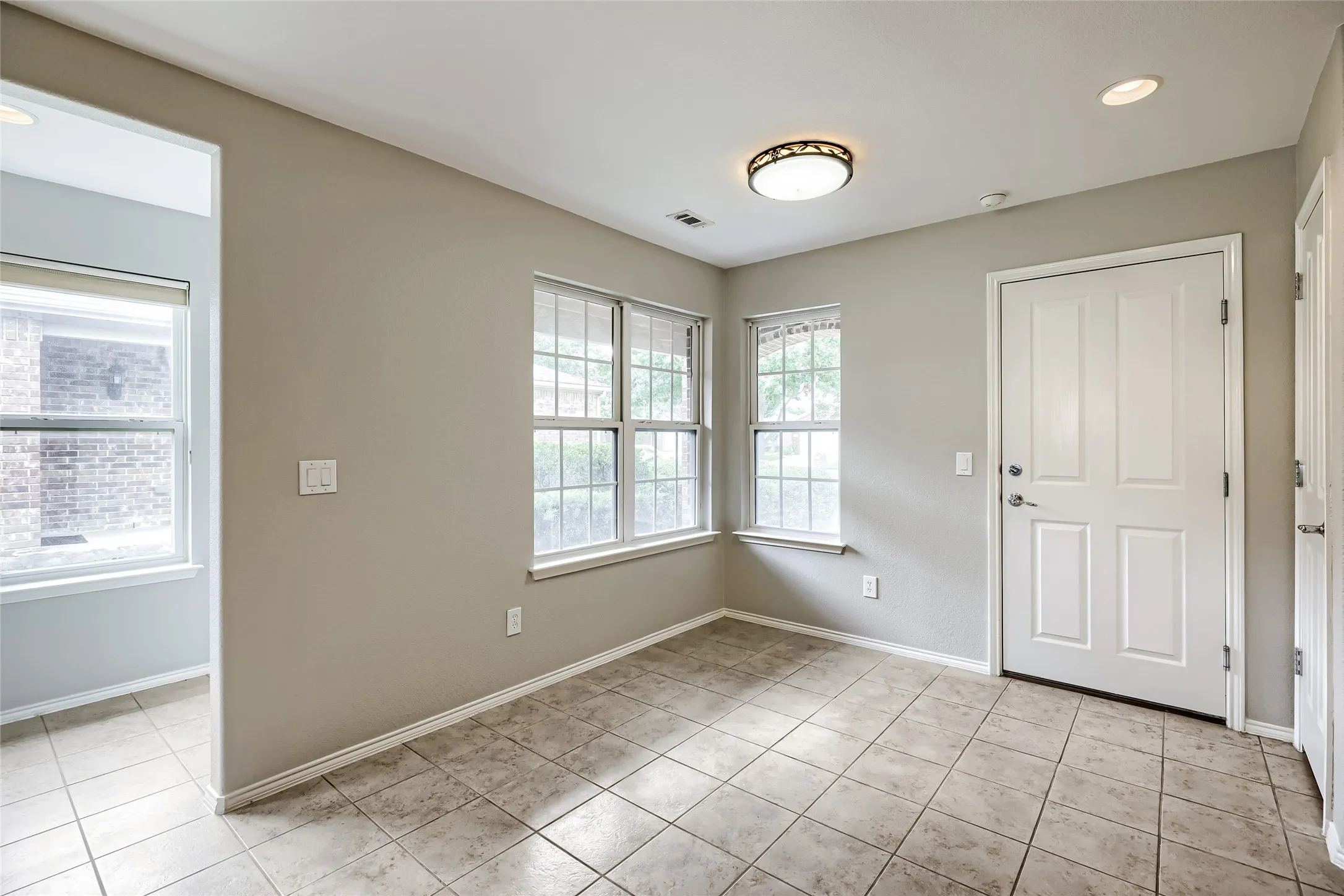 Single Family Residence For Sale in Denton County , 7918 Tatum Drive, Frisco, Texas 75036, 2 Bedroom, 2 Bathroom, Garage spaces, 1,307 Sqft, built in 2010, mls#21257653, Real Estate Agent in Frisco, Homes For Sale in Denton county, Homes For Sale in Frisco, Realtor in Frisco Texas, Real Estate Brokerage Independent Realty Texas, Luminita Cordes Realtor