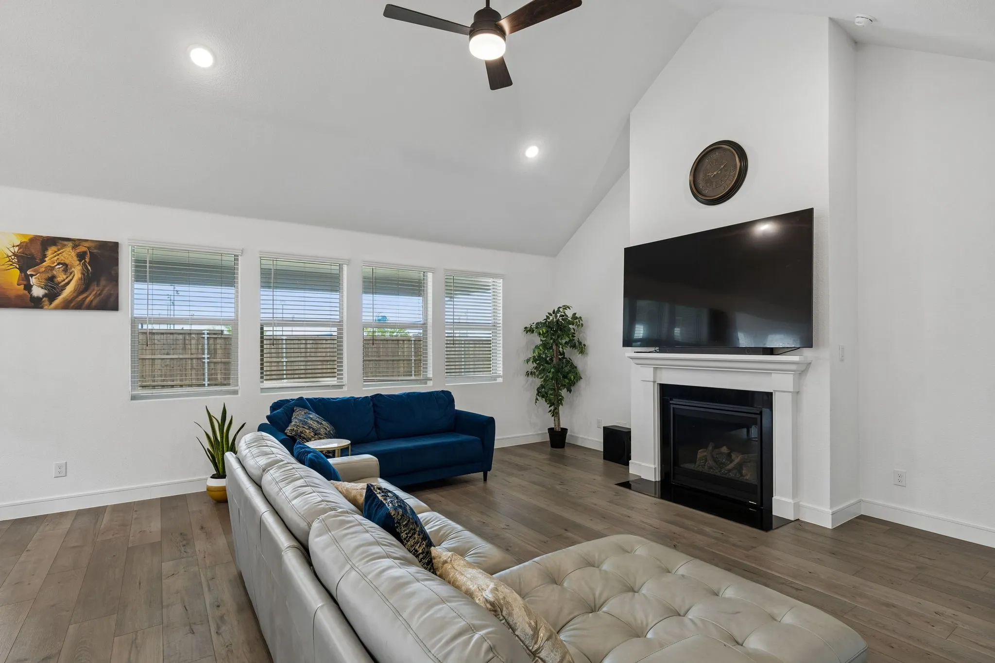 Single Family Residence For Sale in Collin County , 818 Emerald Heights, Lavon, Texas 75166, 4 Bedroom, 4 Bathroom, 3 Garage spaces, 3,630 Sqft, built in 2023, mls#21303824, Real Estate Agent in Lavon, Homes For Sale in Collin county, Homes For Sale in Lavon, Realtor in Lavon Texas, Real Estate Brokerage Independent Realty Texas, Luminita Cordes Realtor