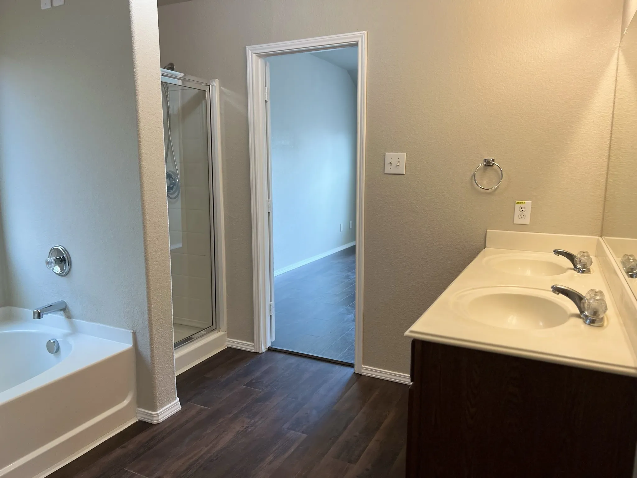Single Family Residence For Rent in Tarrant County , 1717 Grassy View Drive, Fort Worth, Texas 76177, 5 Bedroom, 3 Bathroom, 2 Garage spaces, 2,960 Sqft, built in 2006, mls#21309772, Real Estate Agent in Fort Worth, Homes For Rent in Tarrant county, Homes For Rent in Fort Worth, Realtor in Fort Worth Texas, Real Estate Brokerage Independent Realty Texas, Luminita Cordes Realtor