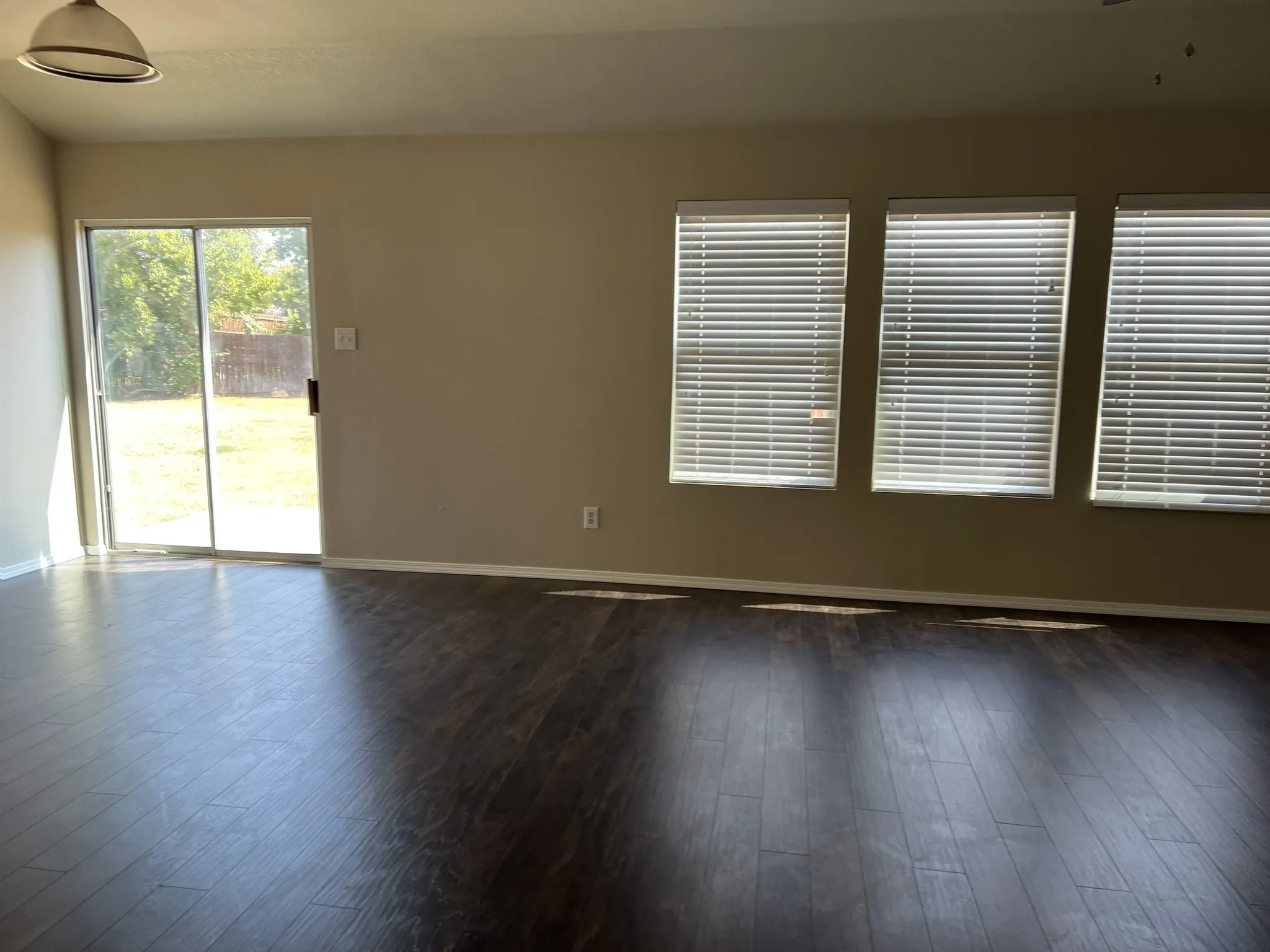 Single Family Residence For Rent in Tarrant County , 1717 Grassy View Drive, Fort Worth, Texas 76177, 5 Bedroom, 3 Bathroom, 2 Garage spaces, 2,960 Sqft, built in 2006, mls#21309772, Real Estate Agent in Fort Worth, Homes For Rent in Tarrant county, Homes For Rent in Fort Worth, Realtor in Fort Worth Texas, Real Estate Brokerage Independent Realty Texas, Luminita Cordes Realtor