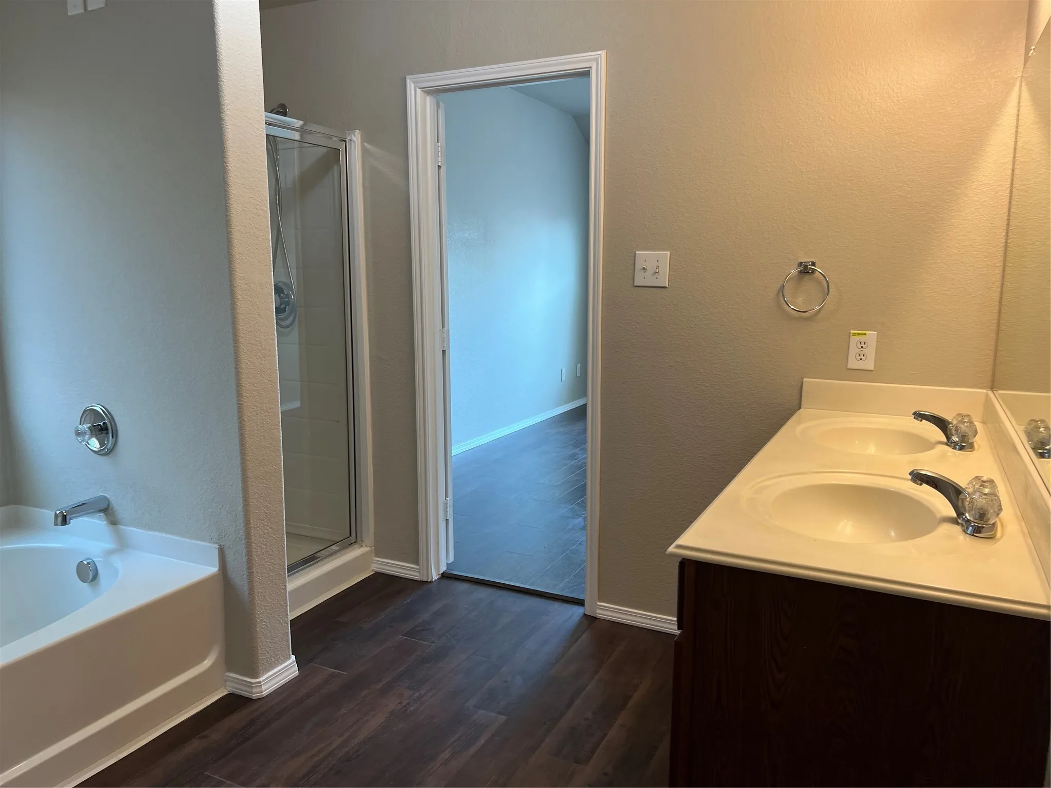 Single Family Residence For Rent in Tarrant County , 1717 Grassy View Drive, Fort Worth, Texas 76177, 5 Bedroom, 3 Bathroom, 2 Garage spaces, 2,960 Sqft, built in 2006, mls#21309772, Real Estate Agent in Fort Worth, Homes For Rent in Tarrant county, Homes For Rent in Fort Worth, Realtor in Fort Worth Texas, Real Estate Brokerage Independent Realty Texas, Luminita Cordes Realtor
