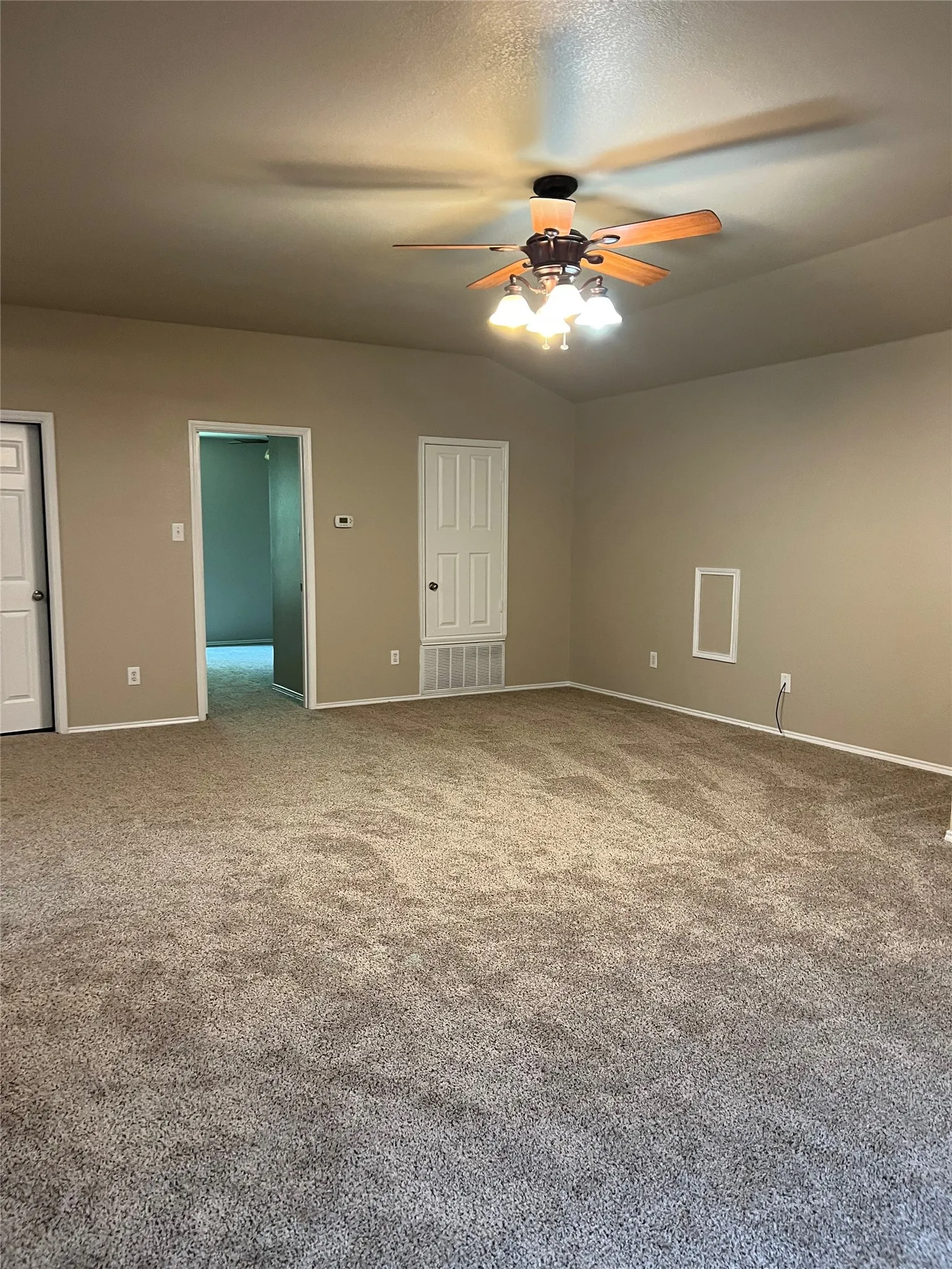 Single Family Residence For Rent in Tarrant County , 1717 Grassy View Drive, Fort Worth, Texas 76177, 5 Bedroom, 3 Bathroom, 2 Garage spaces, 2,960 Sqft, built in 2006, mls#21309772, Real Estate Agent in Fort Worth, Homes For Rent in Tarrant county, Homes For Rent in Fort Worth, Realtor in Fort Worth Texas, Real Estate Brokerage Independent Realty Texas, Luminita Cordes Realtor
