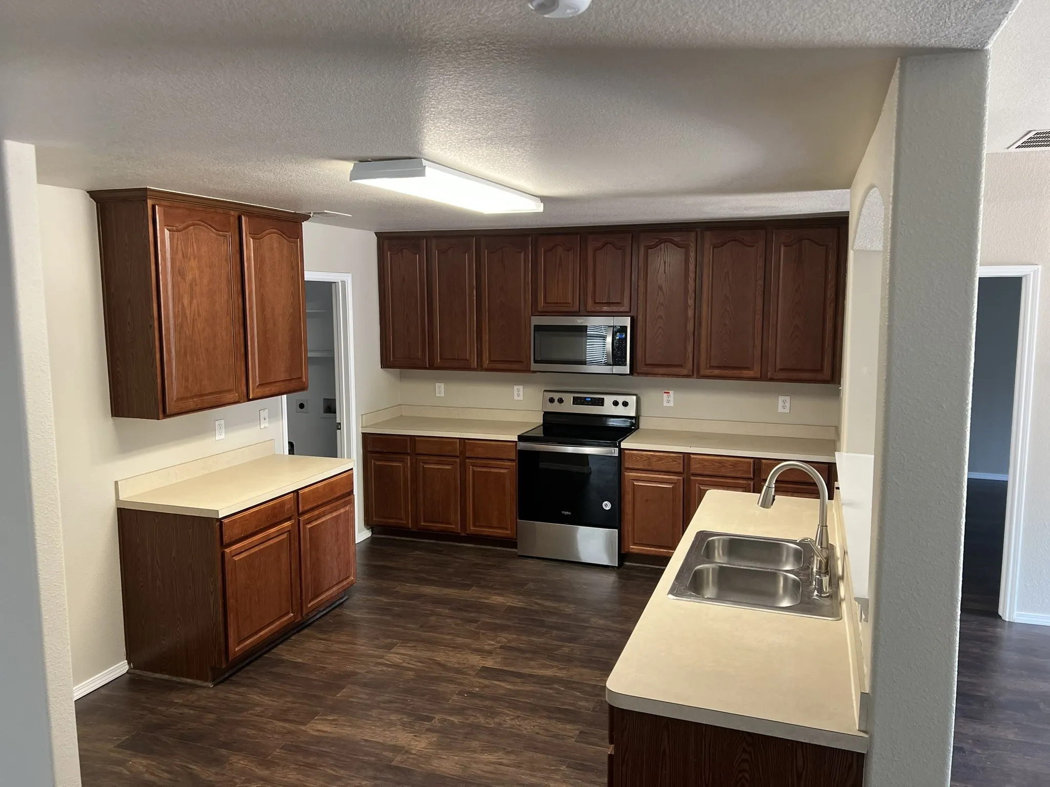 Single Family Residence For Rent in Tarrant County , 1717 Grassy View Drive, Fort Worth, Texas 76177, 5 Bedroom, 3 Bathroom, 2 Garage spaces, 2,960 Sqft, built in 2006, mls#21309772, Real Estate Agent in Fort Worth, Homes For Rent in Tarrant county, Homes For Rent in Fort Worth, Realtor in Fort Worth Texas, Real Estate Brokerage Independent Realty Texas, Luminita Cordes Realtor