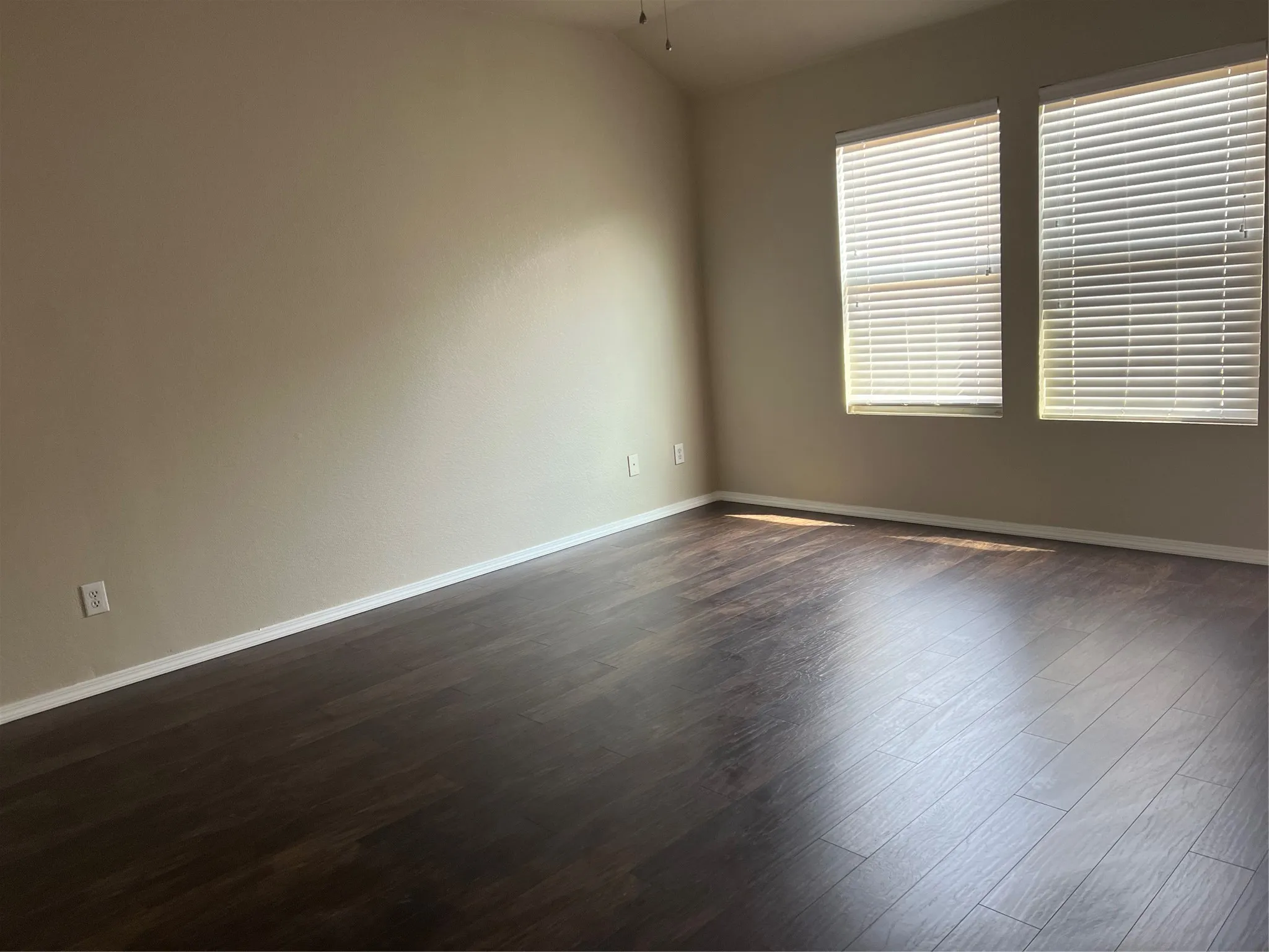 Single Family Residence For Rent in Tarrant County , 1717 Grassy View Drive, Fort Worth, Texas 76177, 5 Bedroom, 3 Bathroom, 2 Garage spaces, 2,960 Sqft, built in 2006, mls#21309772, Real Estate Agent in Fort Worth, Homes For Rent in Tarrant county, Homes For Rent in Fort Worth, Realtor in Fort Worth Texas, Real Estate Brokerage Independent Realty Texas, Luminita Cordes Realtor
