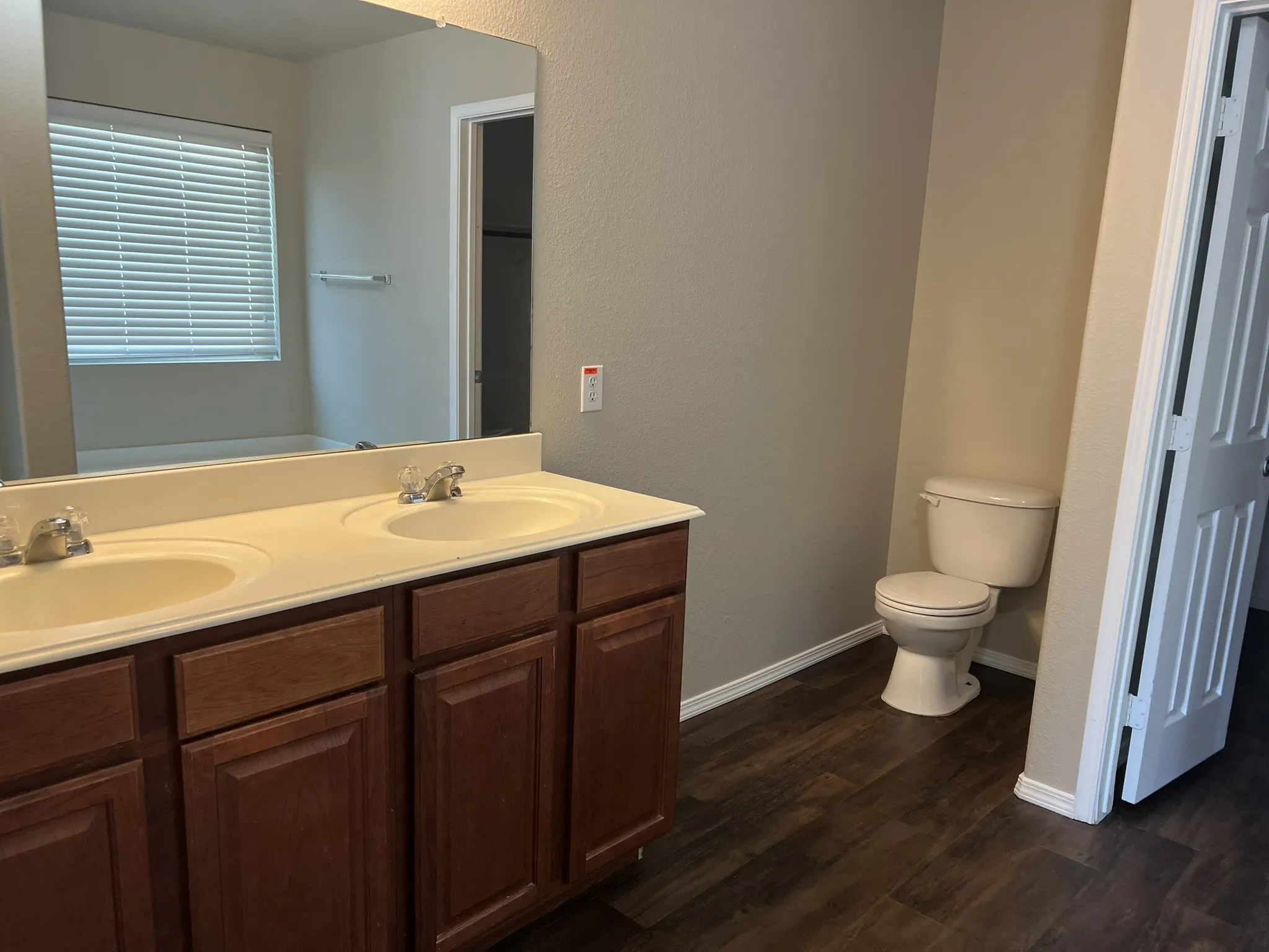 Single Family Residence For Rent in Tarrant County , 1717 Grassy View Drive, Fort Worth, Texas 76177, 5 Bedroom, 3 Bathroom, 2 Garage spaces, 2,960 Sqft, built in 2006, mls#21309772, Real Estate Agent in Fort Worth, Homes For Rent in Tarrant county, Homes For Rent in Fort Worth, Realtor in Fort Worth Texas, Real Estate Brokerage Independent Realty Texas, Luminita Cordes Realtor