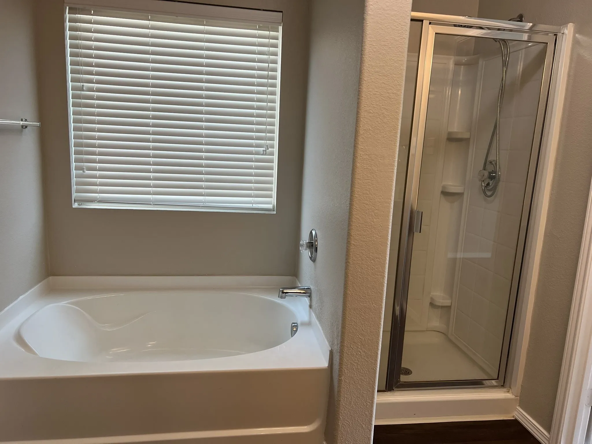 Single Family Residence For Rent in Tarrant County , 1717 Grassy View Drive, Fort Worth, Texas 76177, 5 Bedroom, 3 Bathroom, 2 Garage spaces, 2,960 Sqft, built in 2006, mls#21309772, Real Estate Agent in Fort Worth, Homes For Rent in Tarrant county, Homes For Rent in Fort Worth, Realtor in Fort Worth Texas, Real Estate Brokerage Independent Realty Texas, Luminita Cordes Realtor