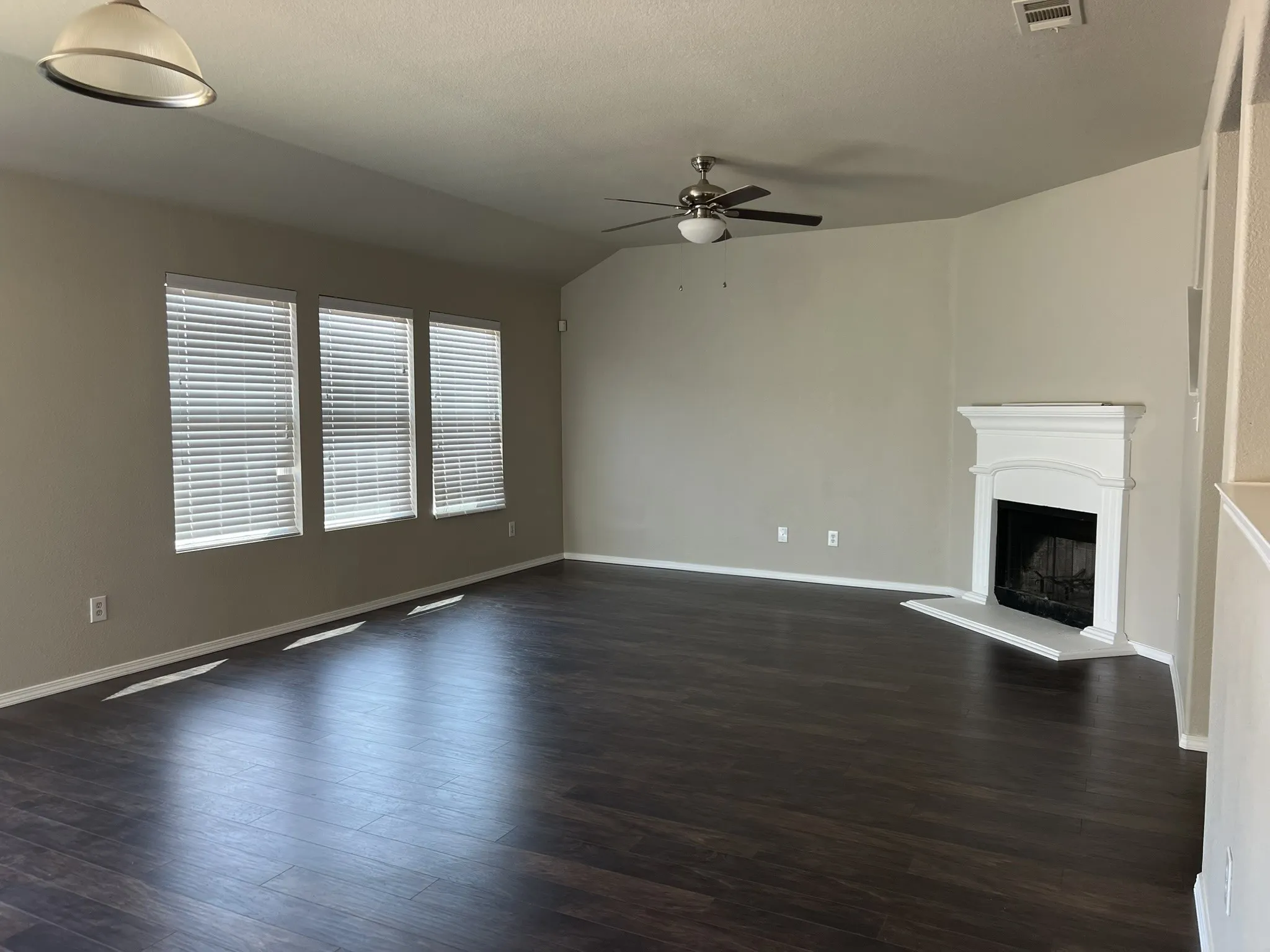 Single Family Residence For Rent in Tarrant County , 1717 Grassy View Drive, Fort Worth, Texas 76177, 5 Bedroom, 3 Bathroom, 2 Garage spaces, 2,960 Sqft, built in 2006, mls#21309772, Real Estate Agent in Fort Worth, Homes For Rent in Tarrant county, Homes For Rent in Fort Worth, Realtor in Fort Worth Texas, Real Estate Brokerage Independent Realty Texas, Luminita Cordes Realtor