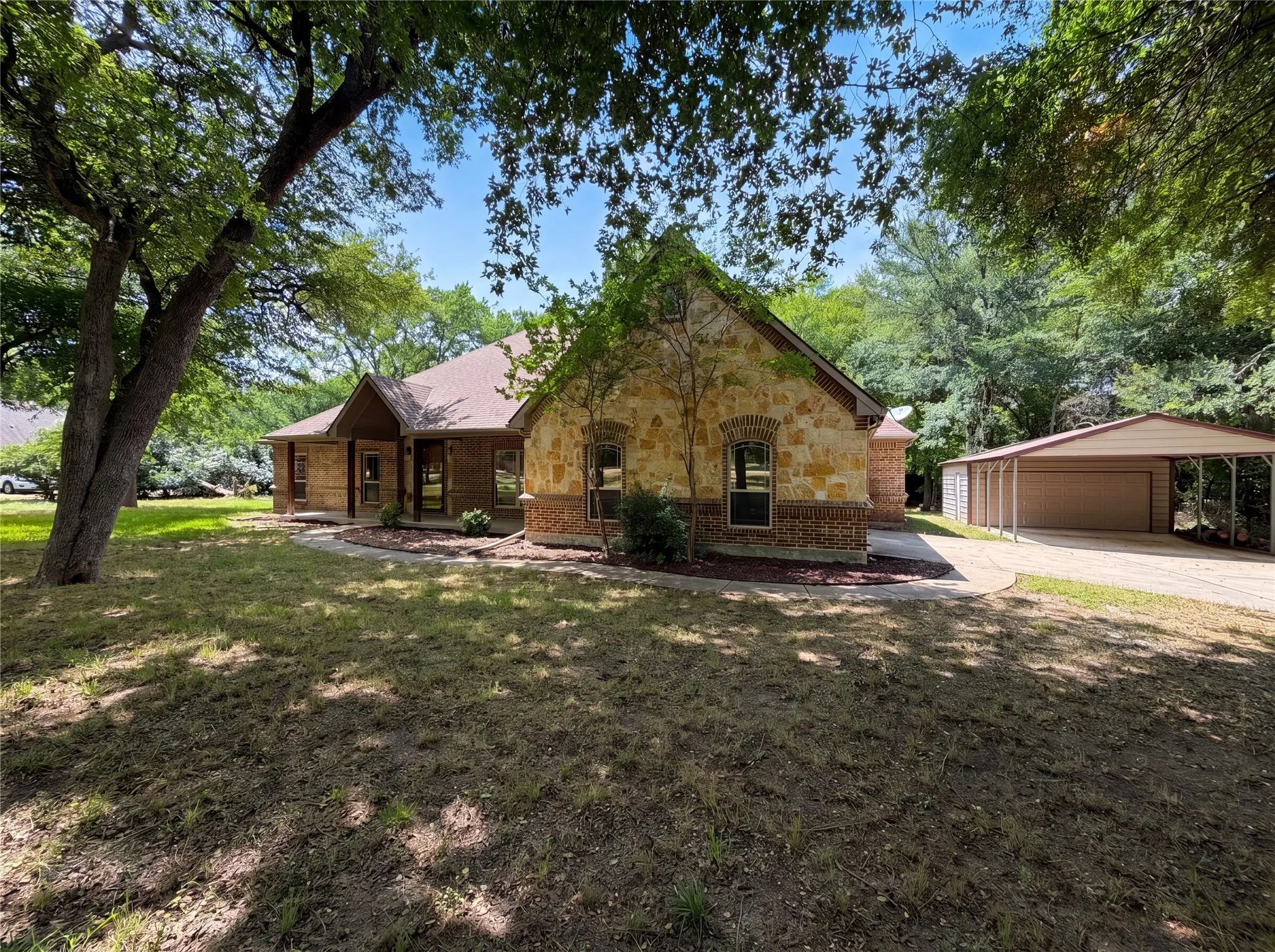Single Family Residence For Sale in Parker County , 121 Rey Del Mar Circle, Weatherford, Texas 76085, 3 Bedroom, 2 Bathroom, 2 Garage spaces, 2,776 Sqft, built in 2007, mls#21293141, Real Estate Agent in Weatherford, Homes For Sale in Parker county, Homes For Sale in Weatherford, Realtor in Weatherford Texas, Real Estate Brokerage Independent Realty Texas, Luminita Cordes Realtor