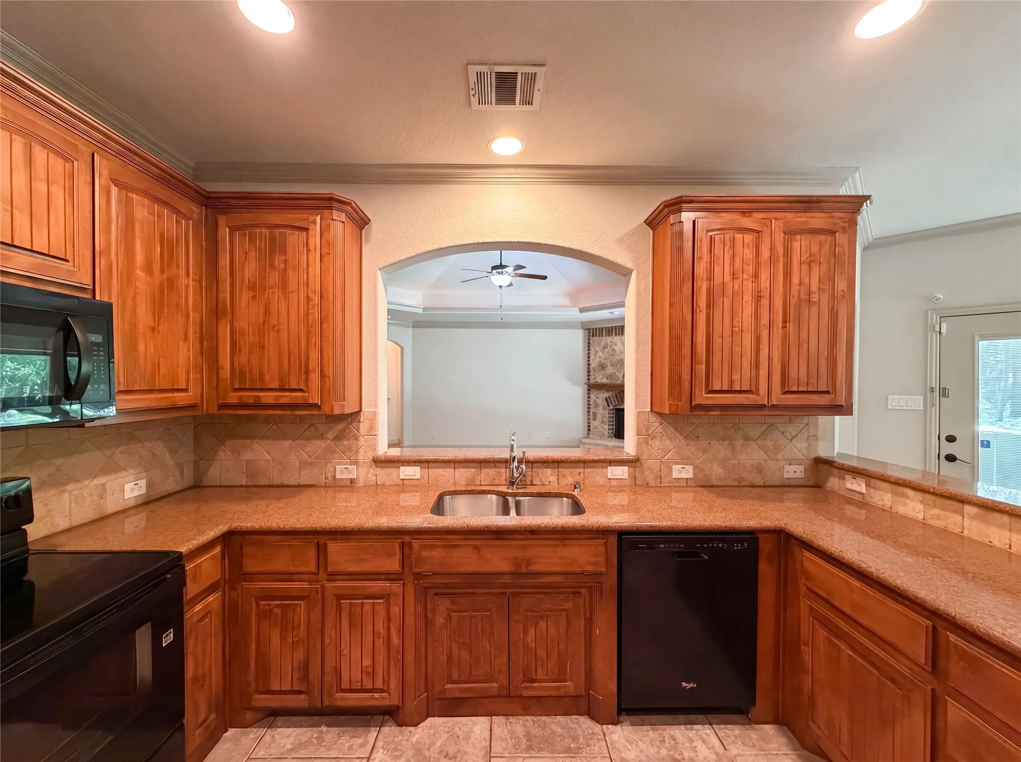 Single Family Residence For Sale in Parker County , 121 Rey Del Mar Circle, Weatherford, Texas 76085, 3 Bedroom, 2 Bathroom, 2 Garage spaces, 2,776 Sqft, built in 2007, mls#21293141, Real Estate Agent in Weatherford, Homes For Sale in Parker county, Homes For Sale in Weatherford, Realtor in Weatherford Texas, Real Estate Brokerage Independent Realty Texas, Luminita Cordes Realtor