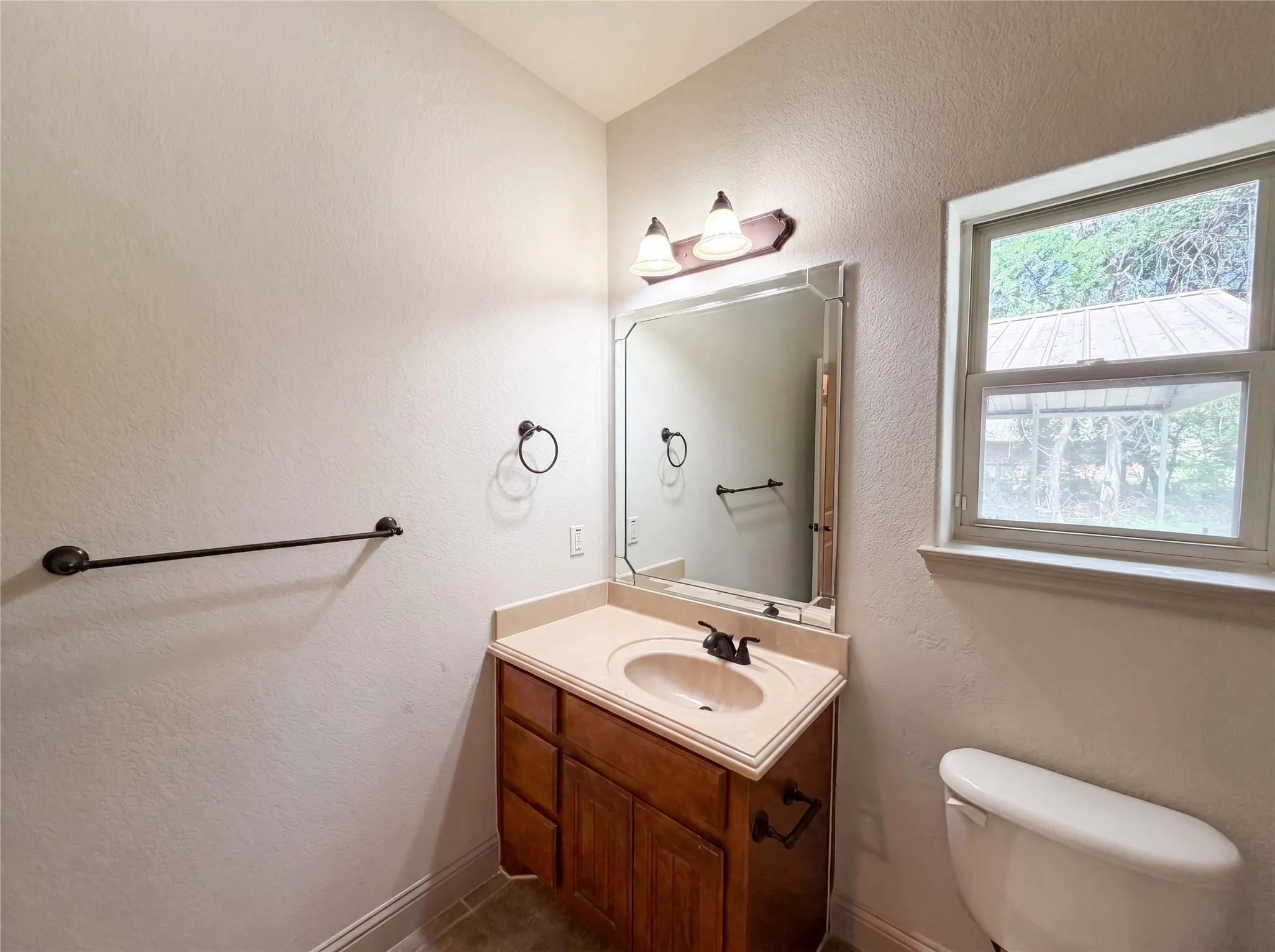 Single Family Residence For Sale in Parker County , 121 Rey Del Mar Circle, Weatherford, Texas 76085, 3 Bedroom, 2 Bathroom, 2 Garage spaces, 2,776 Sqft, built in 2007, mls#21293141, Real Estate Agent in Weatherford, Homes For Sale in Parker county, Homes For Sale in Weatherford, Realtor in Weatherford Texas, Real Estate Brokerage Independent Realty Texas, Luminita Cordes Realtor
