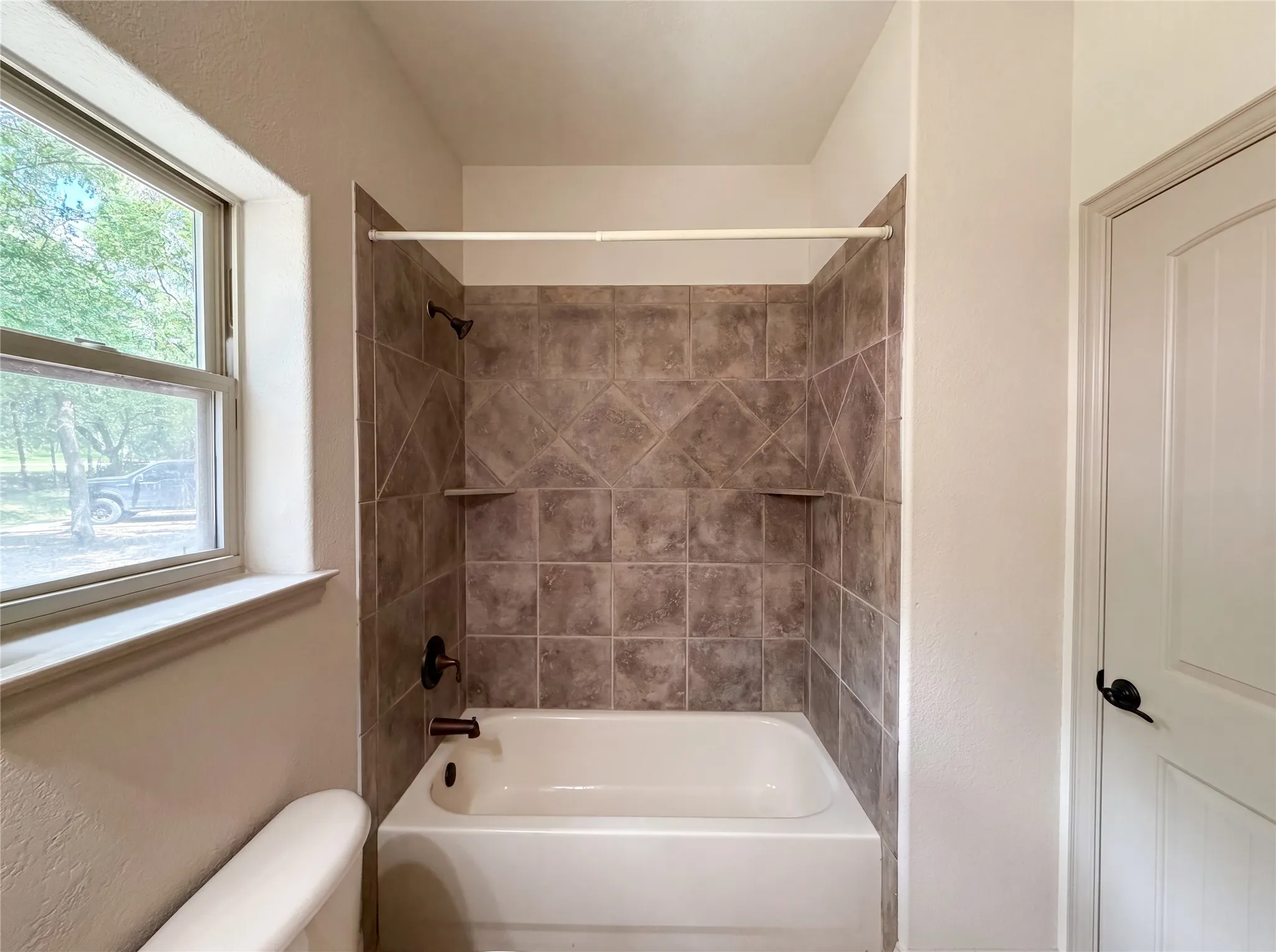 Single Family Residence For Sale in Parker County , 121 Rey Del Mar Circle, Weatherford, Texas 76085, 3 Bedroom, 2 Bathroom, 2 Garage spaces, 2,776 Sqft, built in 2007, mls#21293141, Real Estate Agent in Weatherford, Homes For Sale in Parker county, Homes For Sale in Weatherford, Realtor in Weatherford Texas, Real Estate Brokerage Independent Realty Texas, Luminita Cordes Realtor