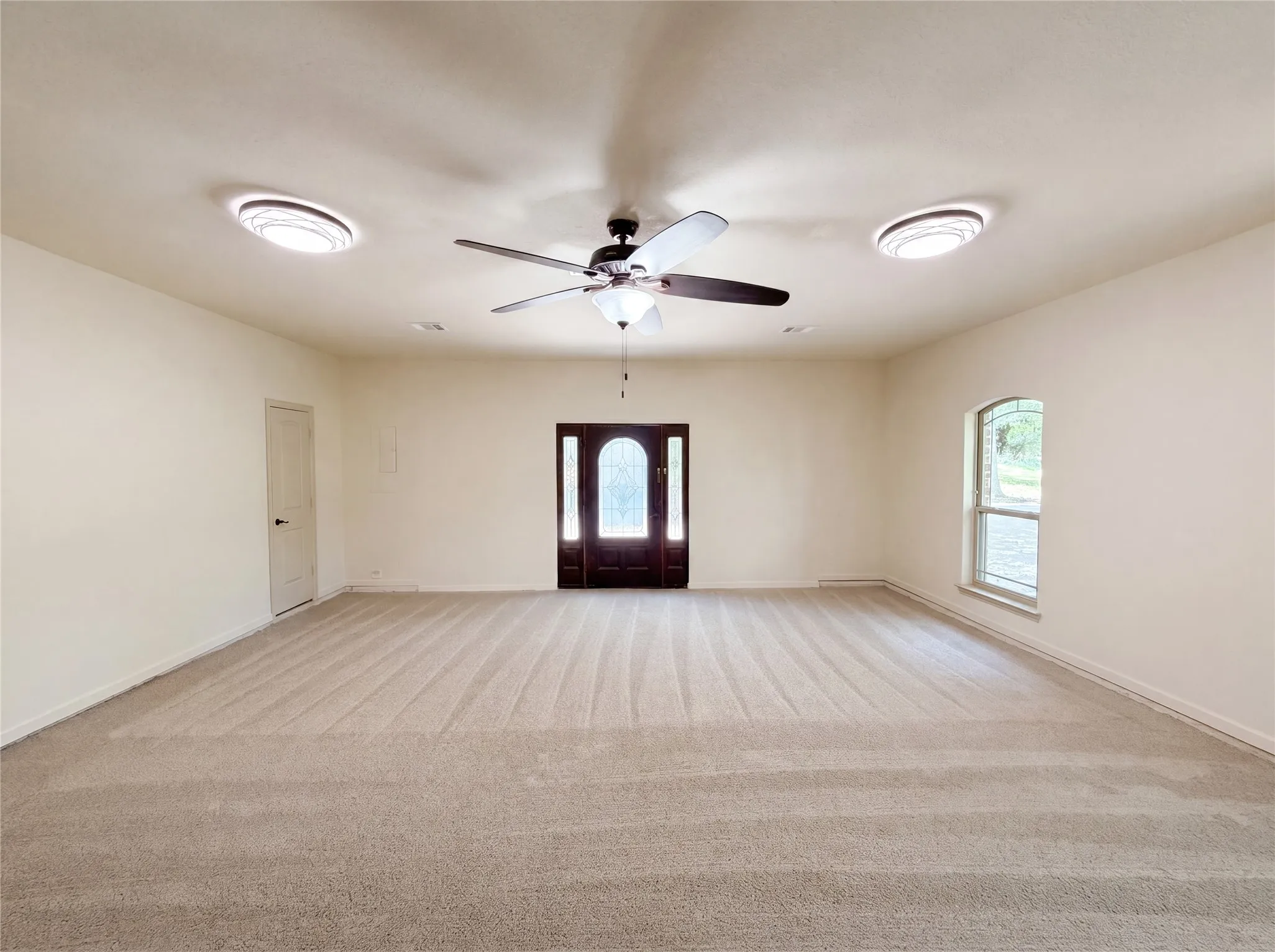 Single Family Residence For Sale in Parker County , 121 Rey Del Mar Circle, Weatherford, Texas 76085, 3 Bedroom, 2 Bathroom, 2 Garage spaces, 2,776 Sqft, built in 2007, mls#21293141, Real Estate Agent in Weatherford, Homes For Sale in Parker county, Homes For Sale in Weatherford, Realtor in Weatherford Texas, Real Estate Brokerage Independent Realty Texas, Luminita Cordes Realtor