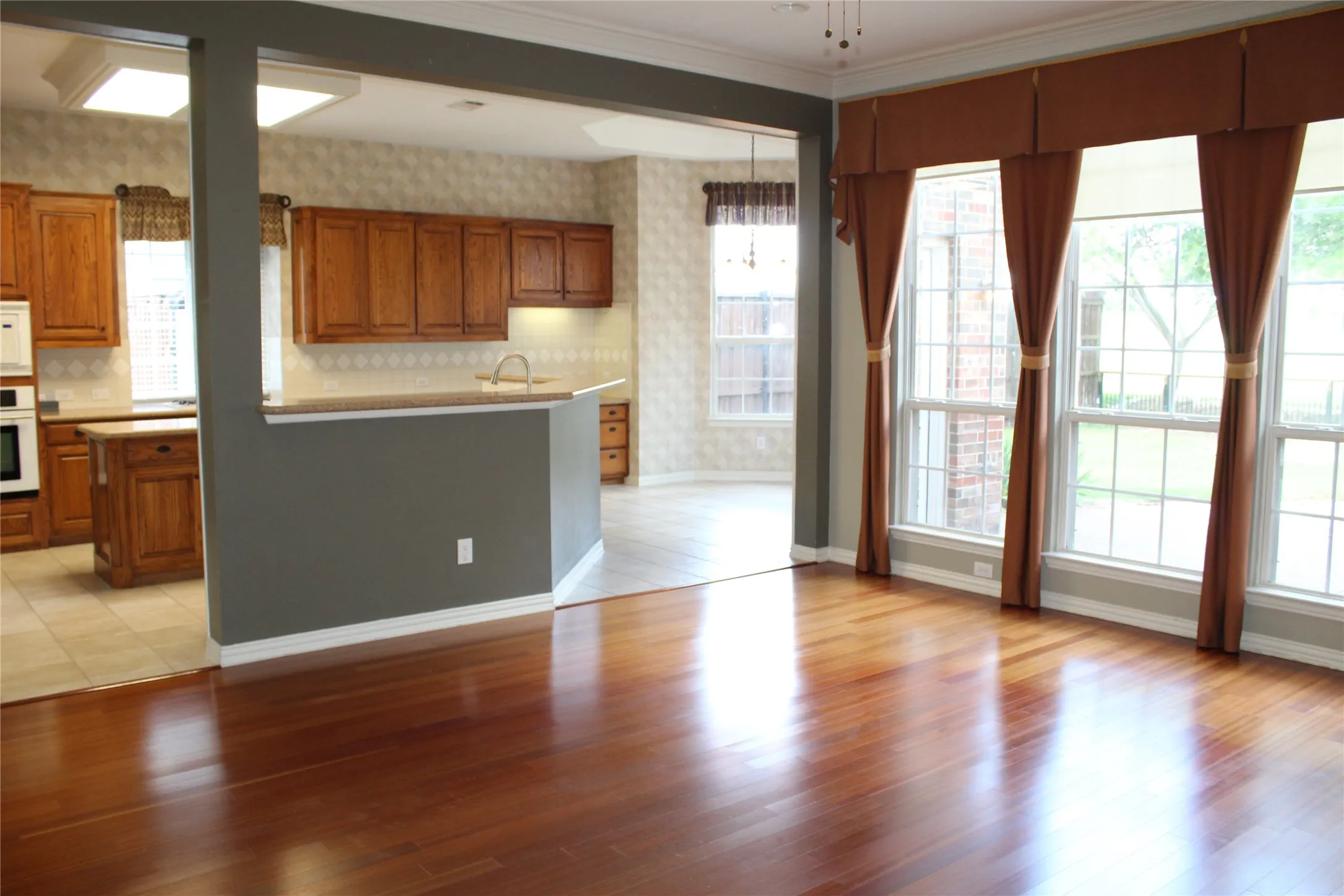 Single Family Residence For Rent in Collin County , 11000 Breezewood Drive, Frisco, Texas 75033, 5 Bedroom, 4 Bathroom, 3 Garage spaces, 3,433 Sqft, built in 2001, mls#21308285, Real Estate Agent in Frisco, Homes For Rent in Collin county, Homes For Rent in Frisco, Realtor in Frisco Texas, Real Estate Brokerage Independent Realty Texas, Luminita Cordes Realtor
