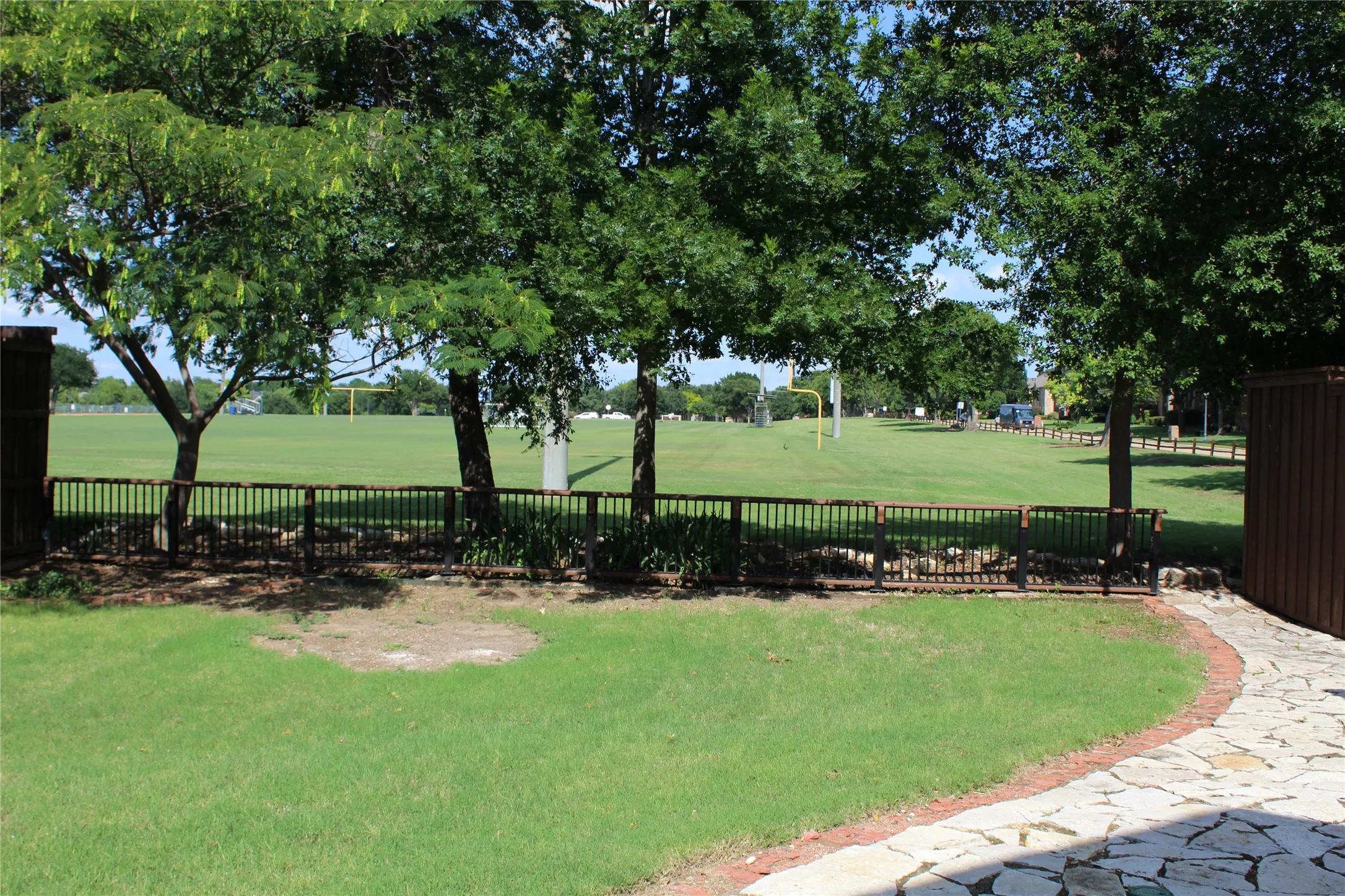 Single Family Residence For Rent in Collin County , 11000 Breezewood Drive, Frisco, Texas 75033, 5 Bedroom, 4 Bathroom, 3 Garage spaces, 3,433 Sqft, built in 2001, mls#21308285, Real Estate Agent in Frisco, Homes For Rent in Collin county, Homes For Rent in Frisco, Realtor in Frisco Texas, Real Estate Brokerage Independent Realty Texas, Luminita Cordes Realtor