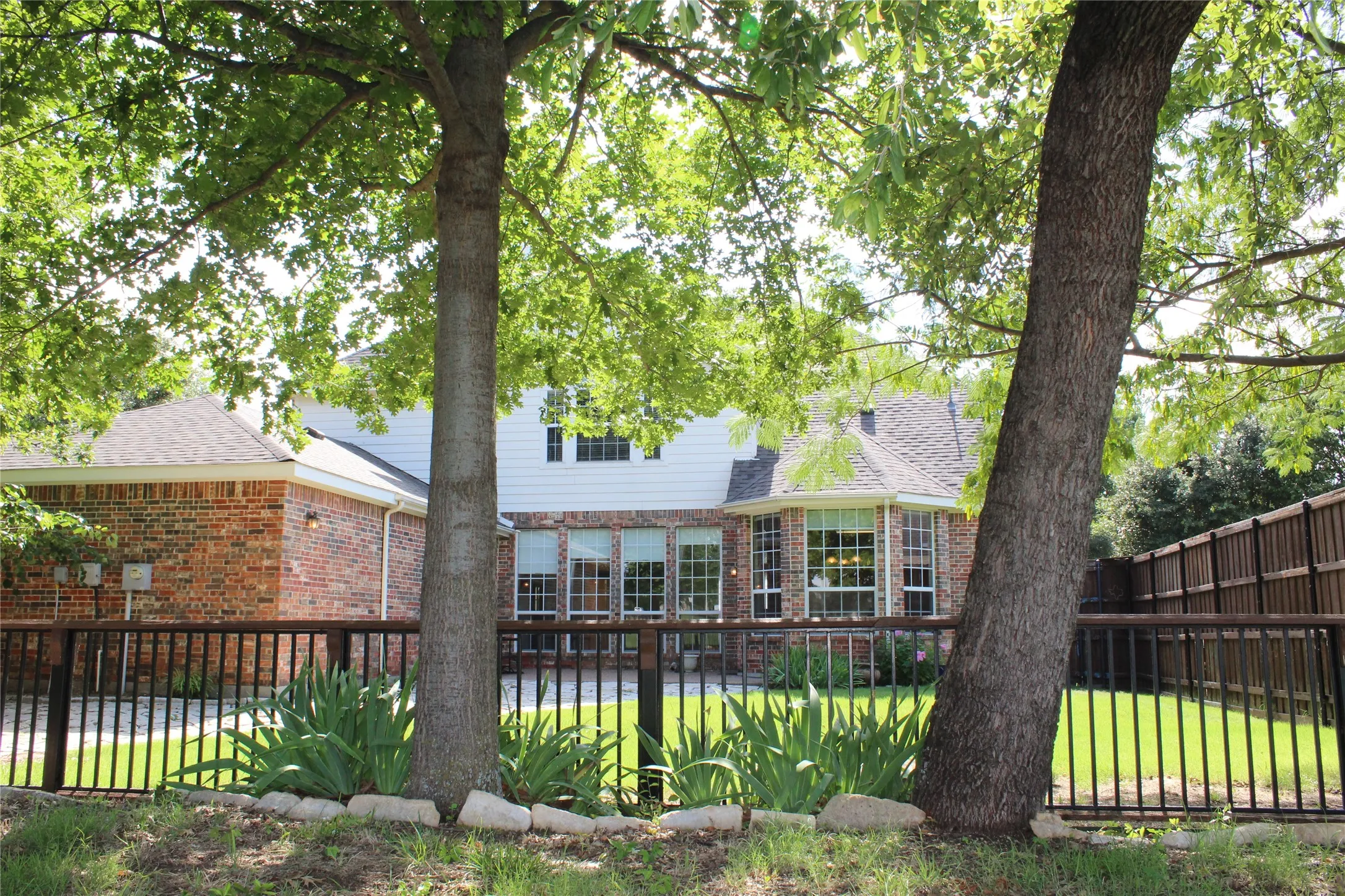 Single Family Residence For Rent in Collin County , 11000 Breezewood Drive, Frisco, Texas 75033, 5 Bedroom, 4 Bathroom, 3 Garage spaces, 3,433 Sqft, built in 2001, mls#21308285, Real Estate Agent in Frisco, Homes For Rent in Collin county, Homes For Rent in Frisco, Realtor in Frisco Texas, Real Estate Brokerage Independent Realty Texas, Luminita Cordes Realtor