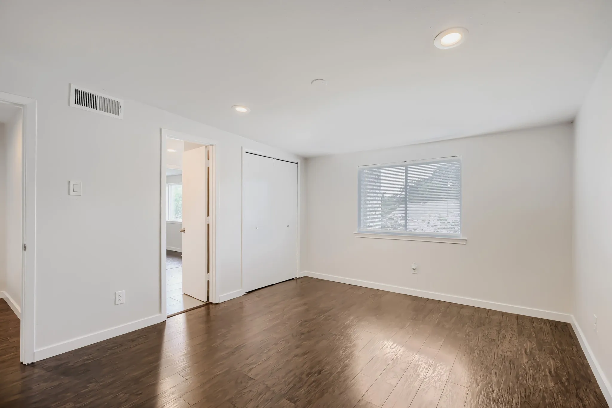 Single Family Residence For Sale in Dallas County , 3217 Friar Lane, Garland, Texas 75044, 4 Bedroom, 4 Bathroom, 2 Garage spaces, 2,012 Sqft, built in 1977, mls#21246862, Real Estate Agent in Garland, Homes For Sale in Dallas county, Homes For Sale in Garland, Realtor in Garland Texas, Real Estate Brokerage Independent Realty Texas, Luminita Cordes Realtor