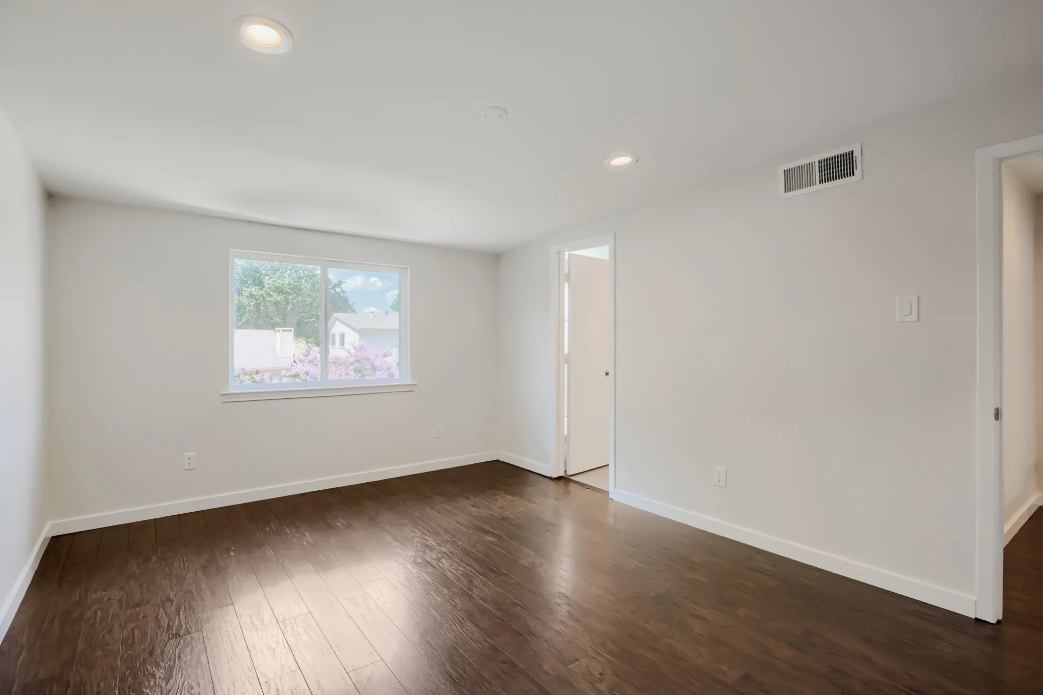 Single Family Residence For Sale in Dallas County , 3217 Friar Lane, Garland, Texas 75044, 4 Bedroom, 4 Bathroom, 2 Garage spaces, 2,012 Sqft, built in 1977, mls#21246862, Real Estate Agent in Garland, Homes For Sale in Dallas county, Homes For Sale in Garland, Realtor in Garland Texas, Real Estate Brokerage Independent Realty Texas, Luminita Cordes Realtor