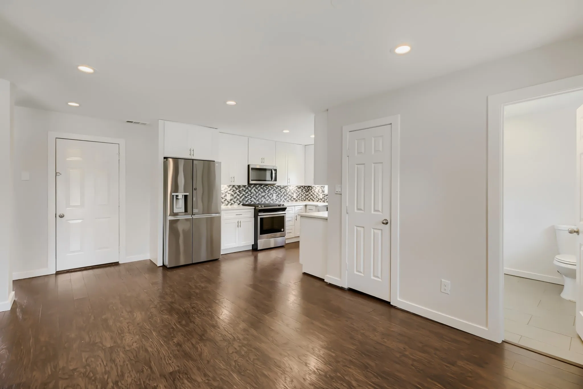 Single Family Residence For Sale in Dallas County , 3217 Friar Lane, Garland, Texas 75044, 4 Bedroom, 4 Bathroom, 2 Garage spaces, 2,012 Sqft, built in 1977, mls#21246862, Real Estate Agent in Garland, Homes For Sale in Dallas county, Homes For Sale in Garland, Realtor in Garland Texas, Real Estate Brokerage Independent Realty Texas, Luminita Cordes Realtor