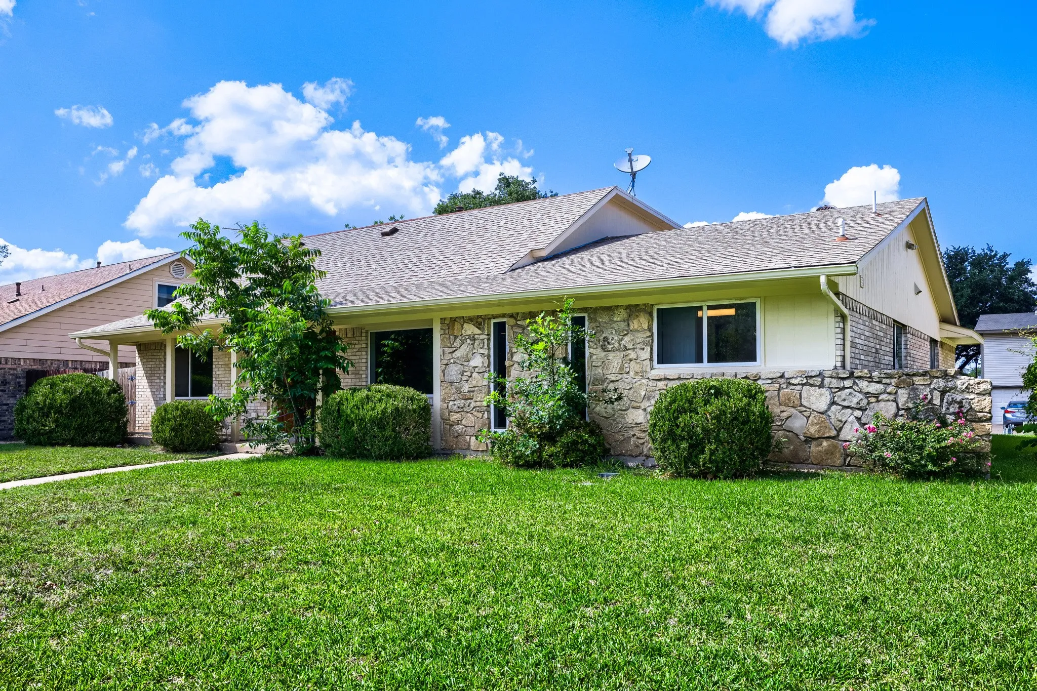 Single Family Residence For Sale in Dallas County , 3217 Friar Lane, Garland, Texas 75044, 4 Bedroom, 4 Bathroom, 2 Garage spaces, 2,012 Sqft, built in 1977, mls#21246862, Real Estate Agent in Garland, Homes For Sale in Dallas county, Homes For Sale in Garland, Realtor in Garland Texas, Real Estate Brokerage Independent Realty Texas, Luminita Cordes Realtor