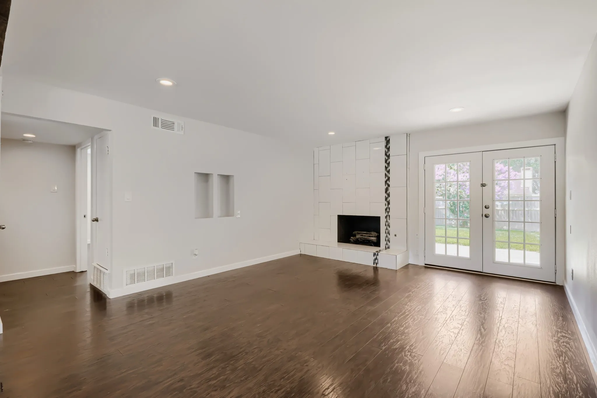 Single Family Residence For Sale in Dallas County , 3217 Friar Lane, Garland, Texas 75044, 4 Bedroom, 4 Bathroom, 2 Garage spaces, 2,012 Sqft, built in 1977, mls#21246862, Real Estate Agent in Garland, Homes For Sale in Dallas county, Homes For Sale in Garland, Realtor in Garland Texas, Real Estate Brokerage Independent Realty Texas, Luminita Cordes Realtor
