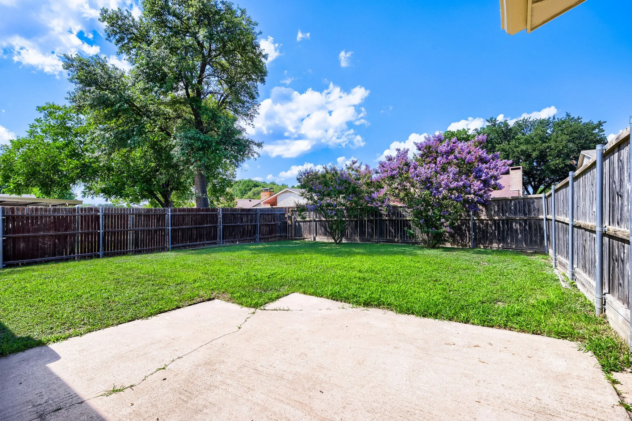 Single Family Residence For Sale in Dallas County , 3217 Friar Lane, Garland, Texas 75044, 4 Bedroom, 4 Bathroom, 2 Garage spaces, 2,012 Sqft, built in 1977, mls#21246862, Real Estate Agent in Garland, Homes For Sale in Dallas county, Homes For Sale in Garland, Realtor in Garland Texas, Real Estate Brokerage Independent Realty Texas, Luminita Cordes Realtor