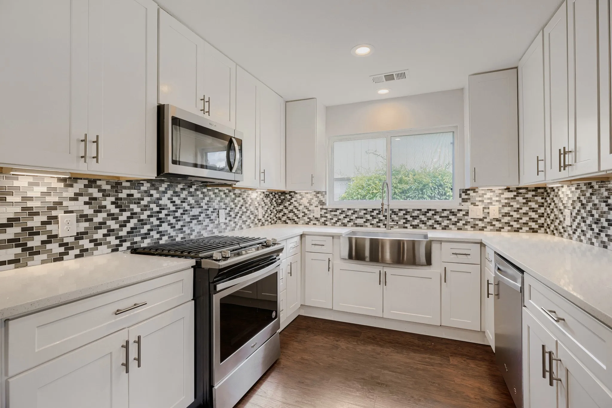 Single Family Residence For Sale in Dallas County , 3217 Friar Lane, Garland, Texas 75044, 4 Bedroom, 4 Bathroom, 2 Garage spaces, 2,012 Sqft, built in 1977, mls#21246862, Real Estate Agent in Garland, Homes For Sale in Dallas county, Homes For Sale in Garland, Realtor in Garland Texas, Real Estate Brokerage Independent Realty Texas, Luminita Cordes Realtor