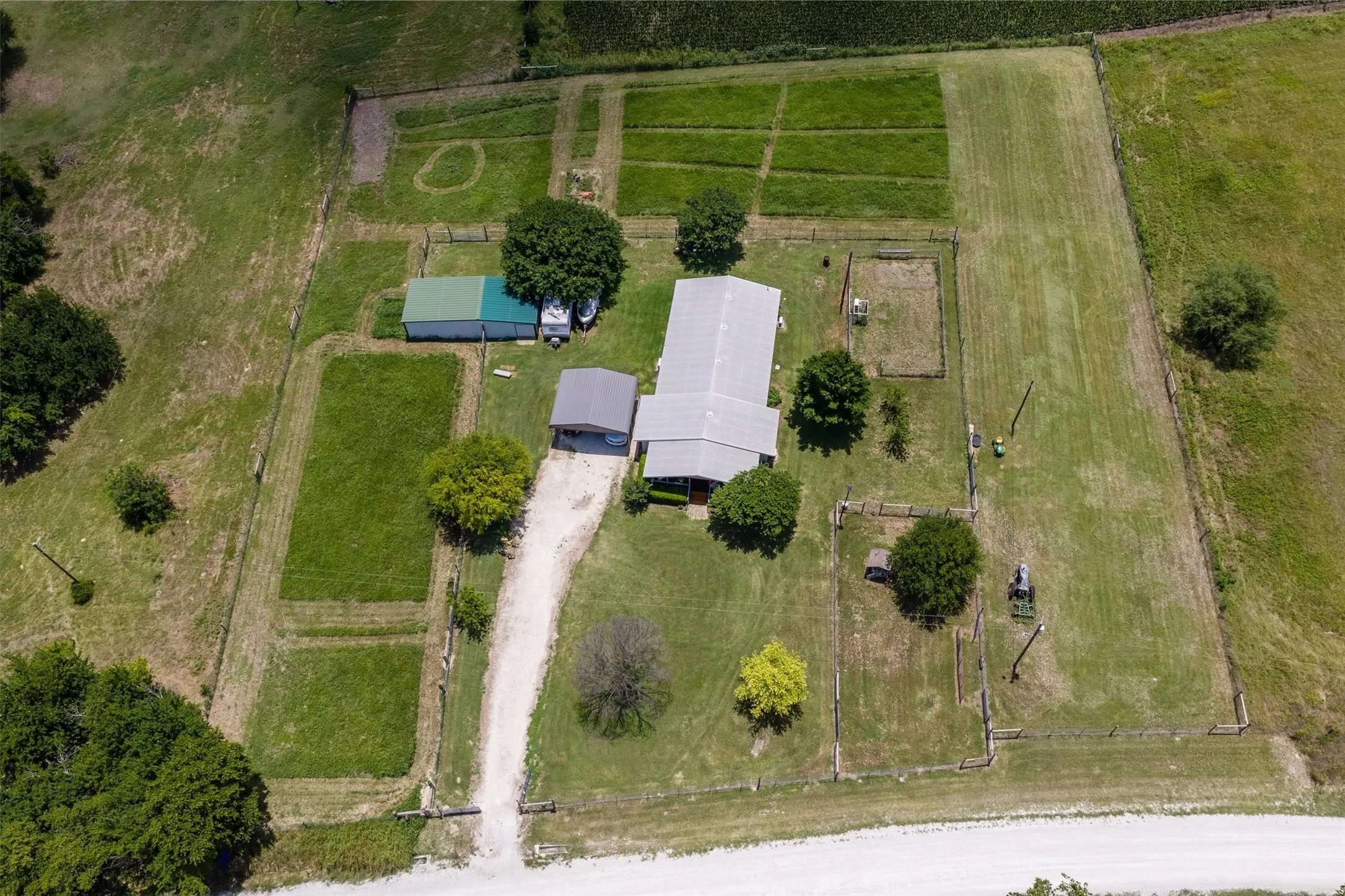 Single Family Residence For Sale in Hill County , 175 Hcr 3138 N, Bynum, Texas 76631, 3 Bedrooms, 2 Bathrooms, Garage spaces, 1,904 Sqft, built in 1990, Price $349,900, mls#21308705, Real Estate Agent in Bynum, Homes For Sale in Hill county, Homes For Sale in Bynum, Realtor in Bynum Texas, Real Estate Brokerage Independent Realty Texas, Luminita Cordes Realtor