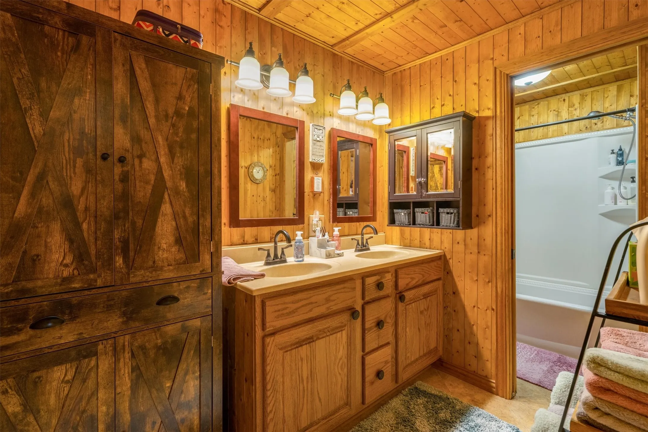Single Family Residence For Sale in Hill County , 175 Hcr 3138 N, Bynum, Texas 76631, 3 Bedrooms, 2 Bathrooms, Garage spaces, 1,904 Sqft, built in 1990, Price $349,900, mls#21308705, Real Estate Agent in Bynum, Homes For Sale in Hill county, Homes For Sale in Bynum, Realtor in Bynum Texas, Real Estate Brokerage Independent Realty Texas, Luminita Cordes Realtor