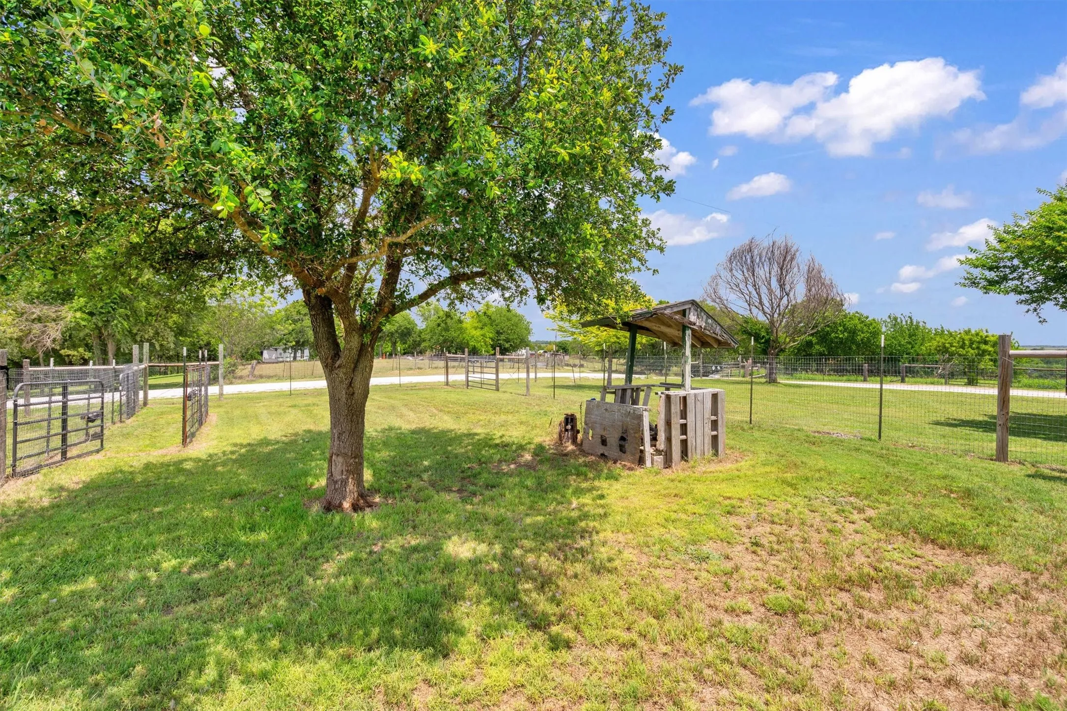 Single Family Residence For Sale in Hill County , 175 Hcr 3138 N, Bynum, Texas 76631, 3 Bedrooms, 2 Bathrooms, Garage spaces, 1,904 Sqft, built in 1990, Price $349,900, mls#21308705, Real Estate Agent in Bynum, Homes For Sale in Hill county, Homes For Sale in Bynum, Realtor in Bynum Texas, Real Estate Brokerage Independent Realty Texas, Luminita Cordes Realtor