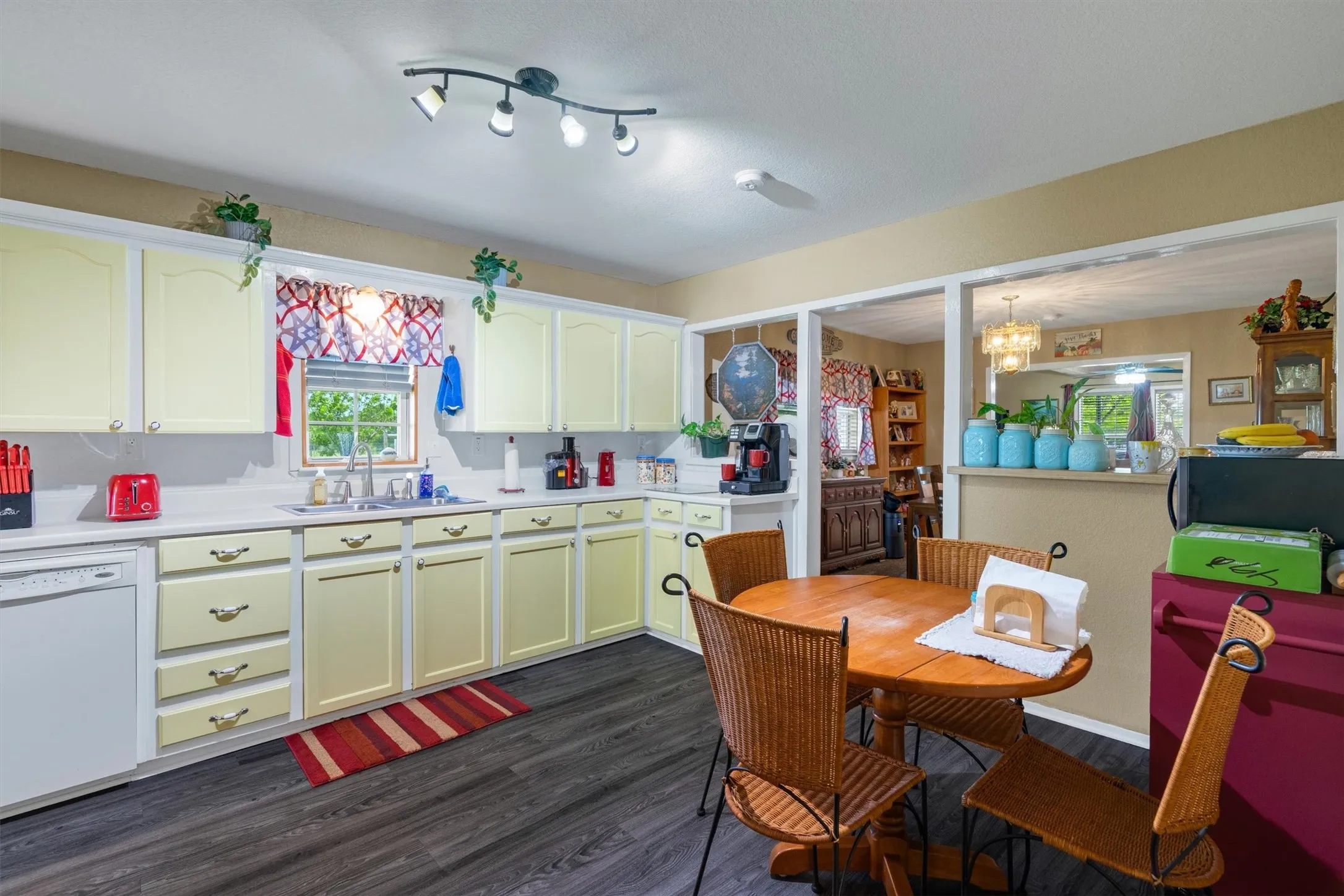 Single Family Residence For Sale in Hill County , 175 Hcr 3138 N, Bynum, Texas 76631, 3 Bedrooms, 2 Bathrooms, Garage spaces, 1,904 Sqft, built in 1990, Price $349,900, mls#21308705, Real Estate Agent in Bynum, Homes For Sale in Hill county, Homes For Sale in Bynum, Realtor in Bynum Texas, Real Estate Brokerage Independent Realty Texas, Luminita Cordes Realtor