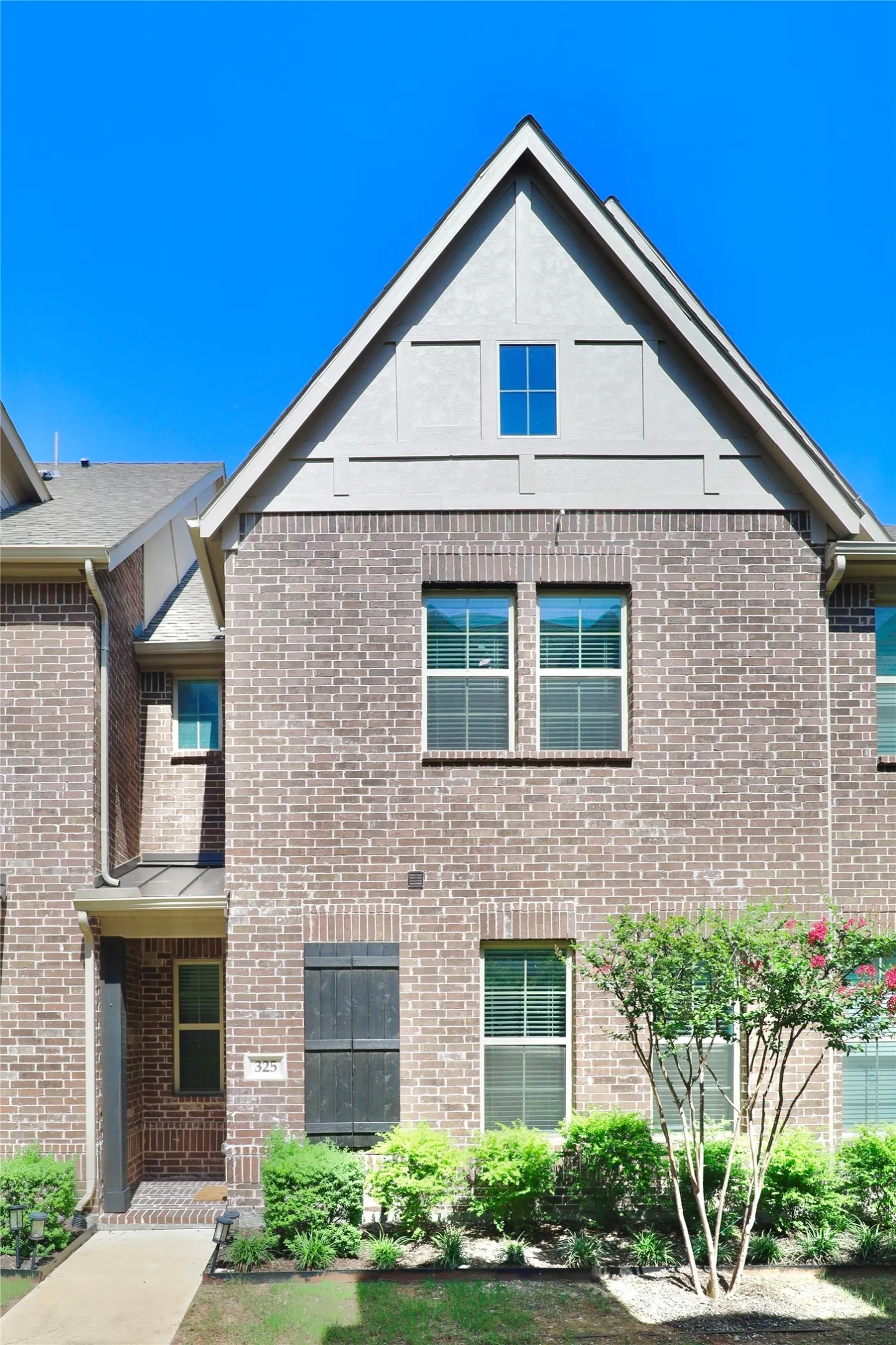 Townhouse For Rent in Collin County , 325 Baker Drive, Plano, Texas 75074, 4 Bedroom, 4 Bathroom, 2 Garage spaces, 2,048 Sqft, built in 2023, mls#21306981, Real Estate Agent in Plano, Homes For Rent in Collin county, Homes For Rent in Plano, Realtor in Plano Texas, Real Estate Brokerage Independent Realty Texas, Luminita Cordes Realtor