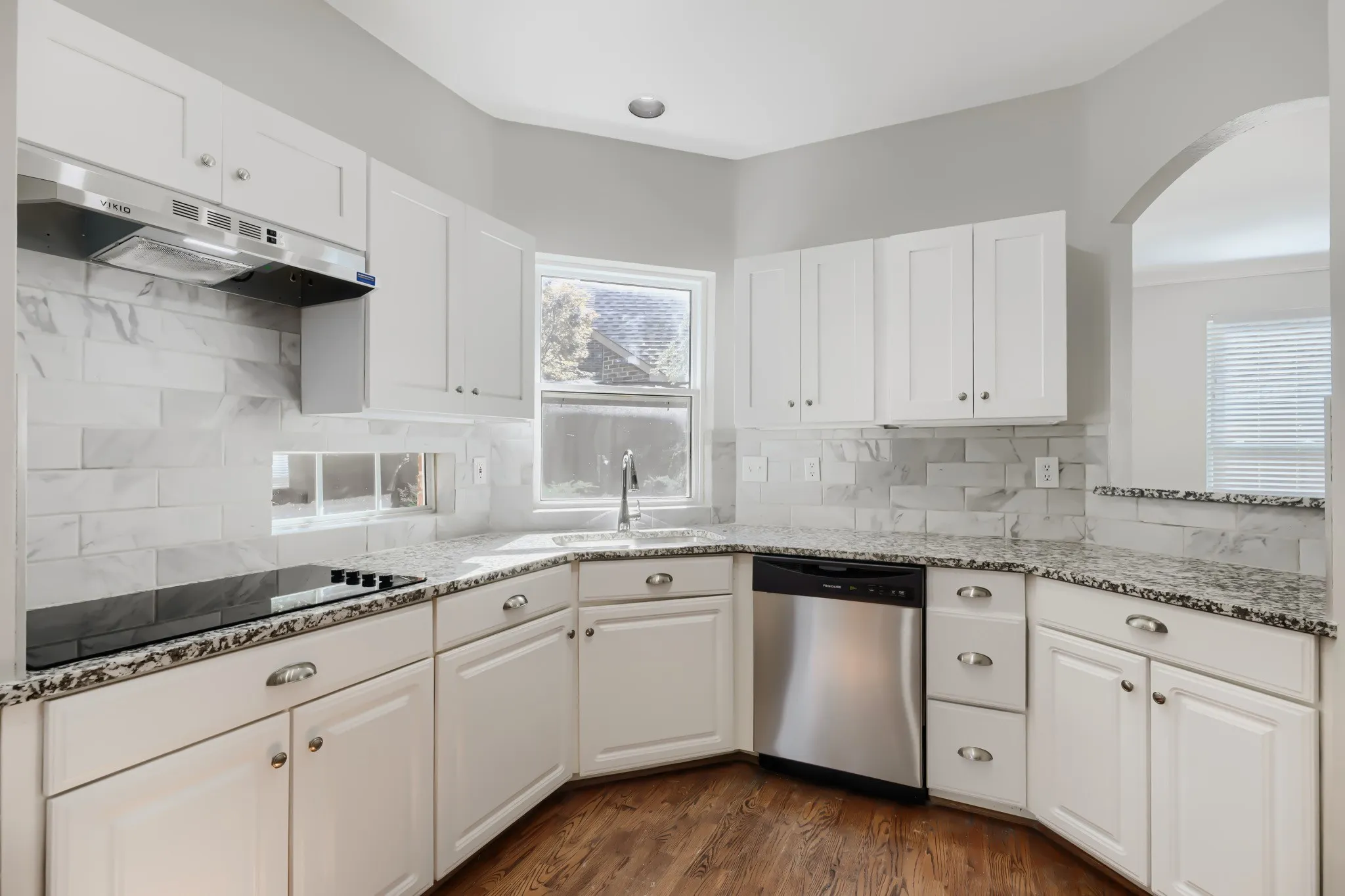 Single Family Residence For Sale in Dallas County , 14589 Blueberry Court, Addison, Texas 75001, 3 Bedroom, 3 Bathroom, 2 Garage spaces, 1,905 Sqft, built in 1994, mls#21142864, Real Estate Agent in Addison, Homes For Sale in Dallas county, Homes For Sale in Addison, Realtor in Addison Texas, Real Estate Brokerage Independent Realty Texas, Luminita Cordes Realtor