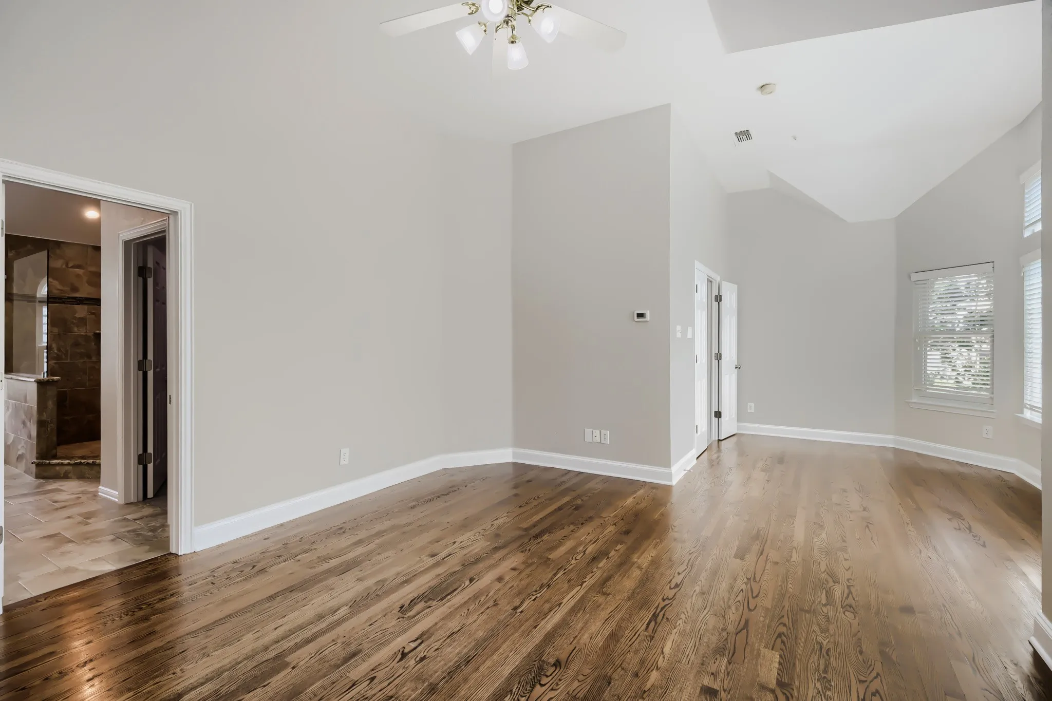 Single Family Residence For Sale in Dallas County , 14589 Blueberry Court, Addison, Texas 75001, 3 Bedroom, 3 Bathroom, 2 Garage spaces, 1,905 Sqft, built in 1994, mls#21142864, Real Estate Agent in Addison, Homes For Sale in Dallas county, Homes For Sale in Addison, Realtor in Addison Texas, Real Estate Brokerage Independent Realty Texas, Luminita Cordes Realtor