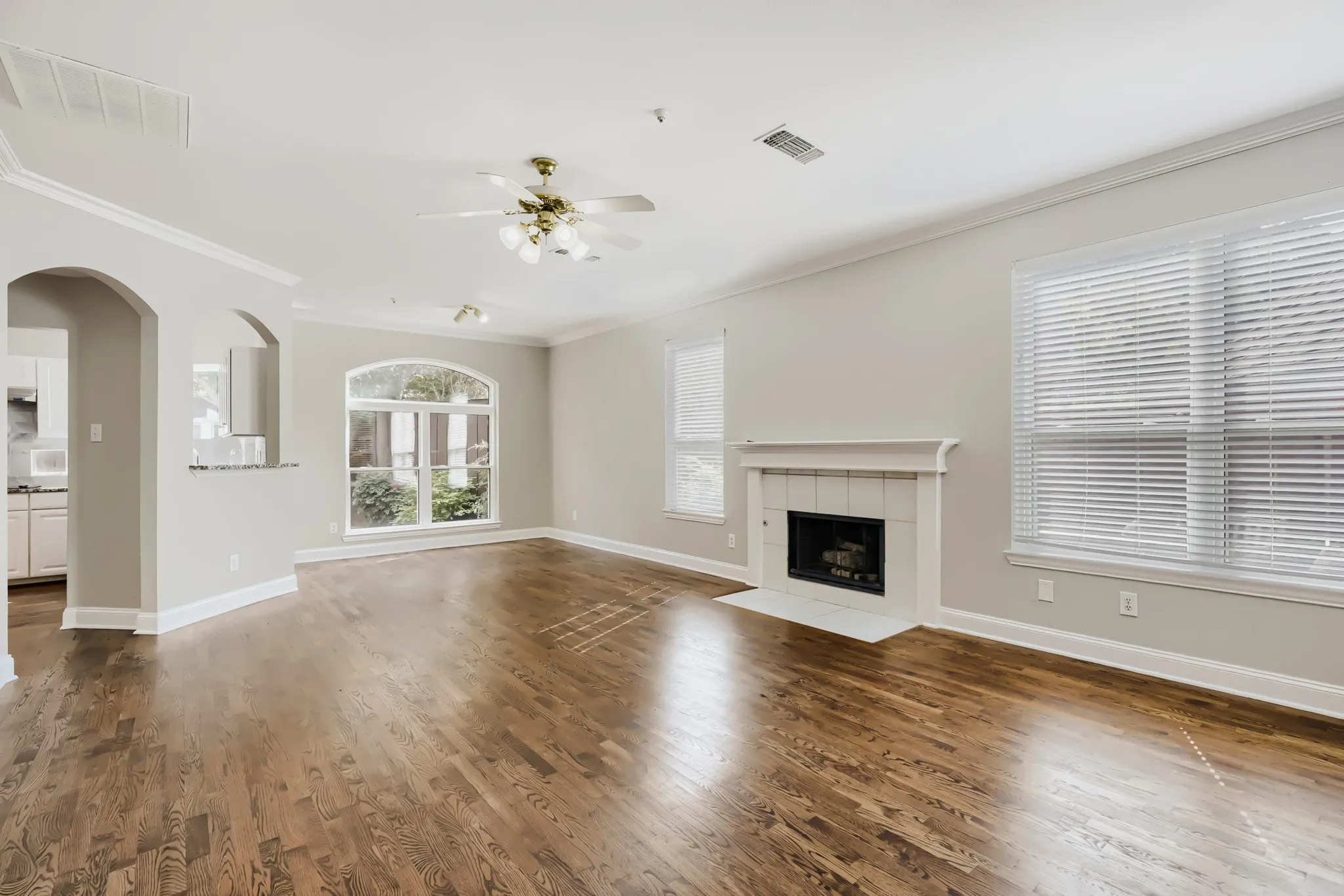Single Family Residence For Sale in Dallas County , 14589 Blueberry Court, Addison, Texas 75001, 3 Bedroom, 3 Bathroom, 2 Garage spaces, 1,905 Sqft, built in 1994, mls#21142864, Real Estate Agent in Addison, Homes For Sale in Dallas county, Homes For Sale in Addison, Realtor in Addison Texas, Real Estate Brokerage Independent Realty Texas, Luminita Cordes Realtor
