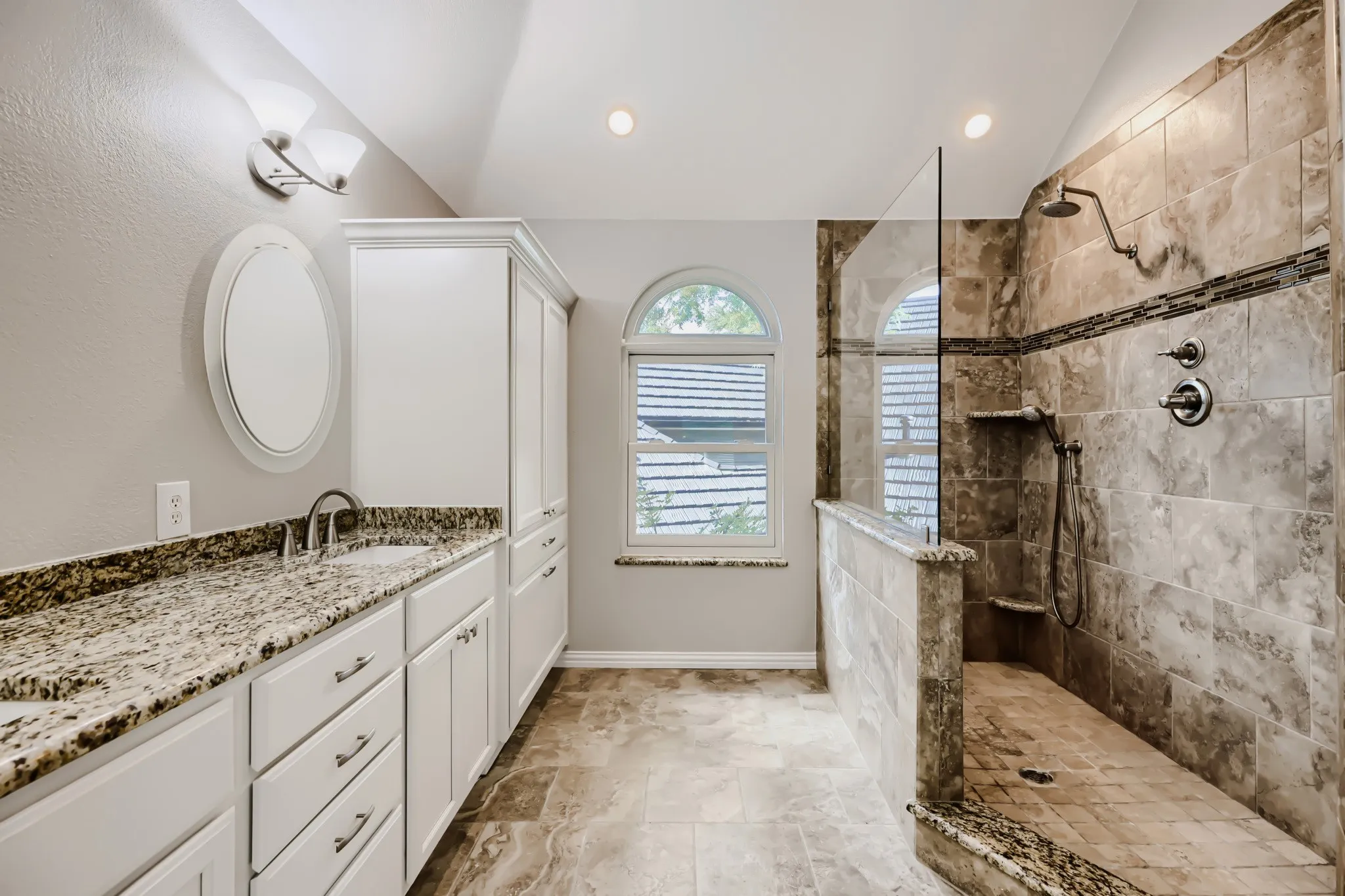 Single Family Residence For Sale in Dallas County , 14589 Blueberry Court, Addison, Texas 75001, 3 Bedroom, 3 Bathroom, 2 Garage spaces, 1,905 Sqft, built in 1994, mls#21142864, Real Estate Agent in Addison, Homes For Sale in Dallas county, Homes For Sale in Addison, Realtor in Addison Texas, Real Estate Brokerage Independent Realty Texas, Luminita Cordes Realtor