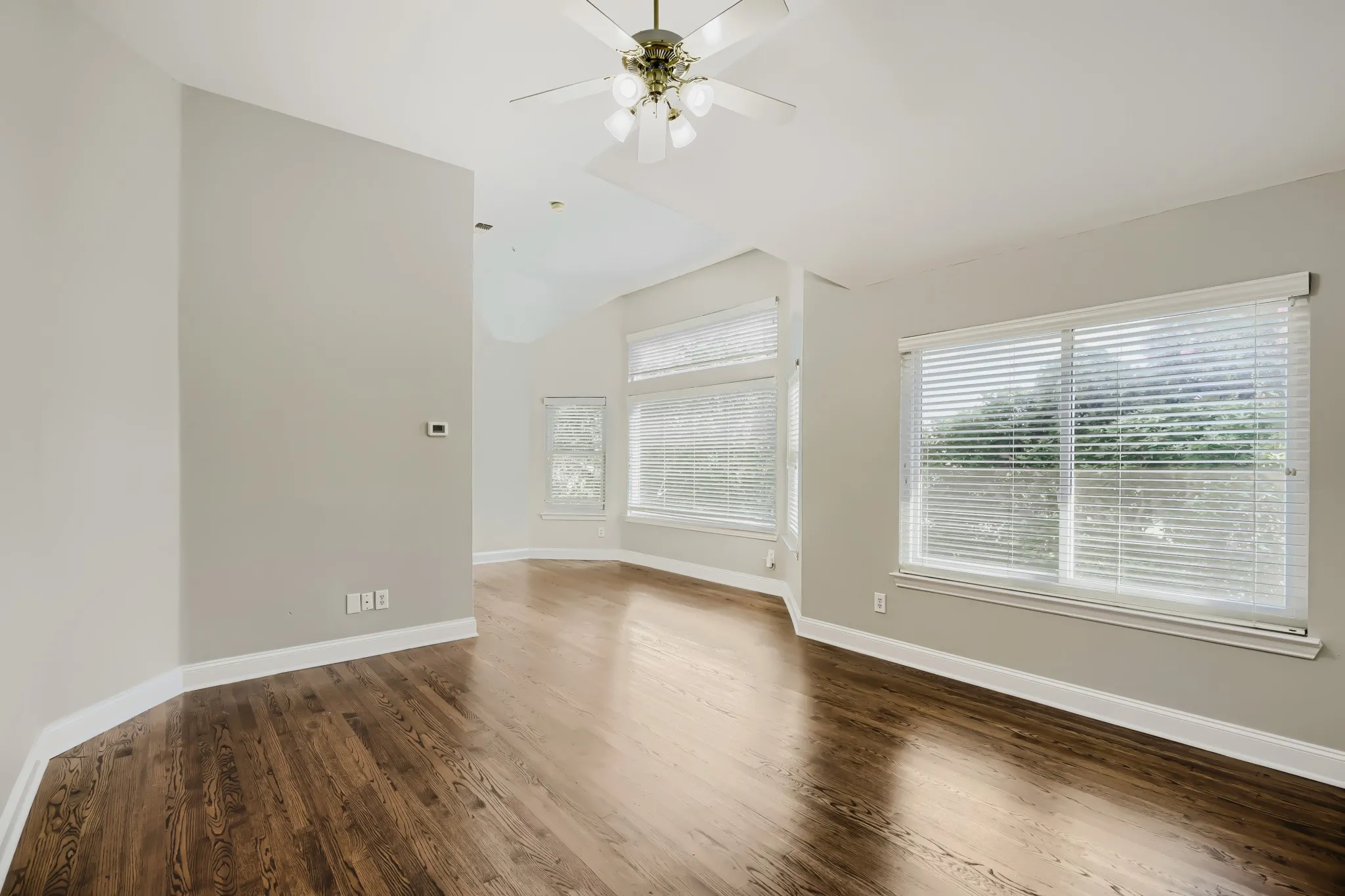 Single Family Residence For Sale in Dallas County , 14589 Blueberry Court, Addison, Texas 75001, 3 Bedroom, 3 Bathroom, 2 Garage spaces, 1,905 Sqft, built in 1994, mls#21142864, Real Estate Agent in Addison, Homes For Sale in Dallas county, Homes For Sale in Addison, Realtor in Addison Texas, Real Estate Brokerage Independent Realty Texas, Luminita Cordes Realtor