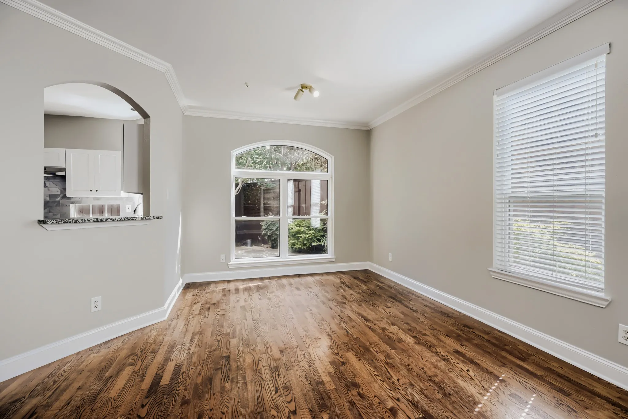 Single Family Residence For Sale in Dallas County , 14589 Blueberry Court, Addison, Texas 75001, 3 Bedroom, 3 Bathroom, 2 Garage spaces, 1,905 Sqft, built in 1994, mls#21142864, Real Estate Agent in Addison, Homes For Sale in Dallas county, Homes For Sale in Addison, Realtor in Addison Texas, Real Estate Brokerage Independent Realty Texas, Luminita Cordes Realtor