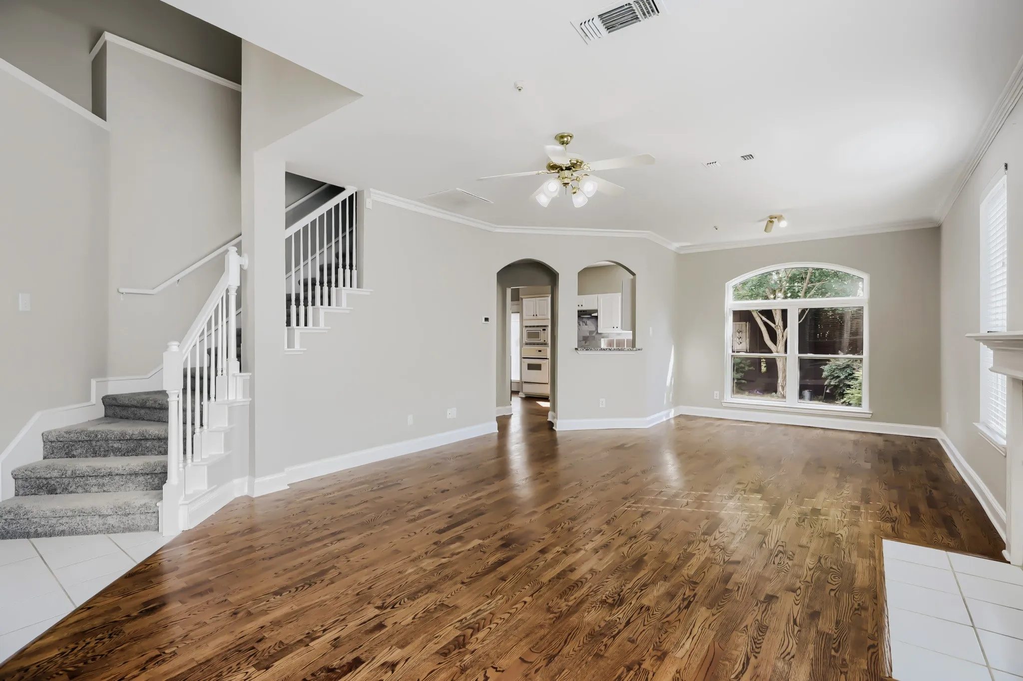 Single Family Residence For Sale in Dallas County , 14589 Blueberry Court, Addison, Texas 75001, 3 Bedroom, 3 Bathroom, 2 Garage spaces, 1,905 Sqft, built in 1994, mls#21142864, Real Estate Agent in Addison, Homes For Sale in Dallas county, Homes For Sale in Addison, Realtor in Addison Texas, Real Estate Brokerage Independent Realty Texas, Luminita Cordes Realtor